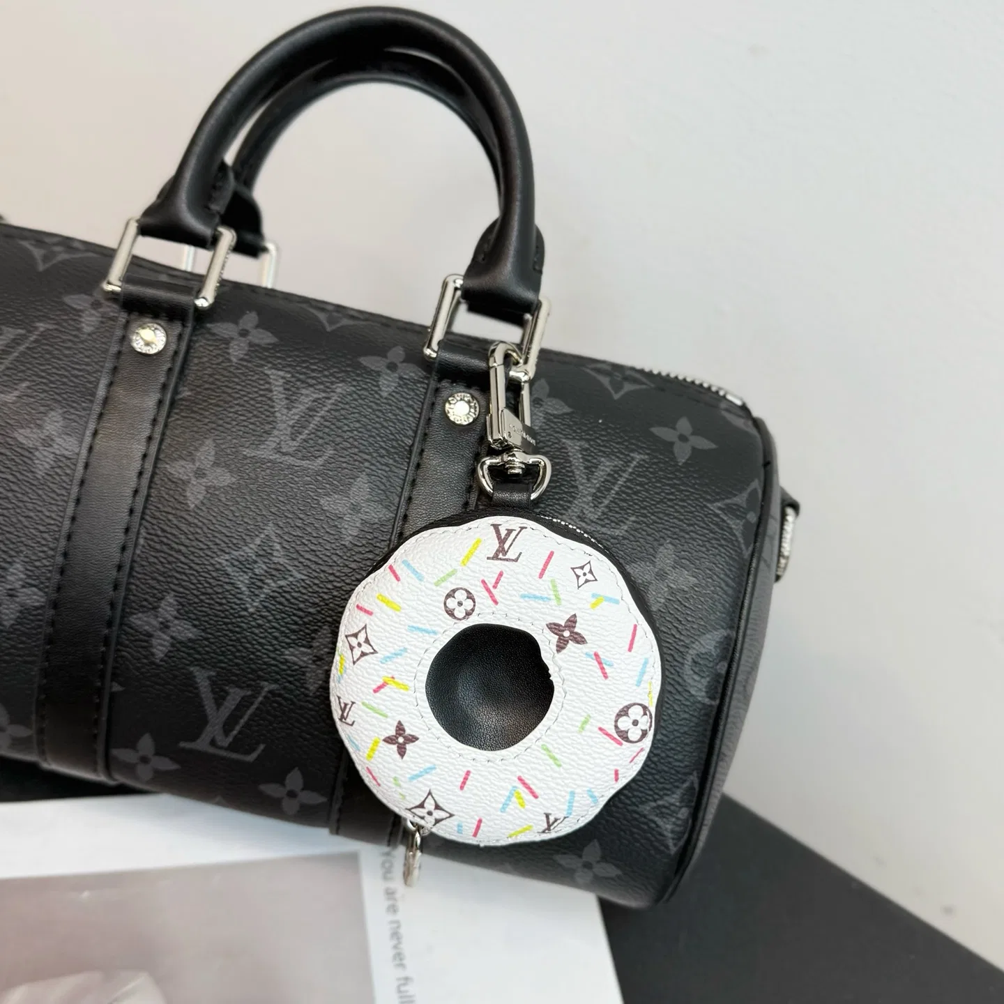 LV 27FW QVUSQNN 030 키링 18