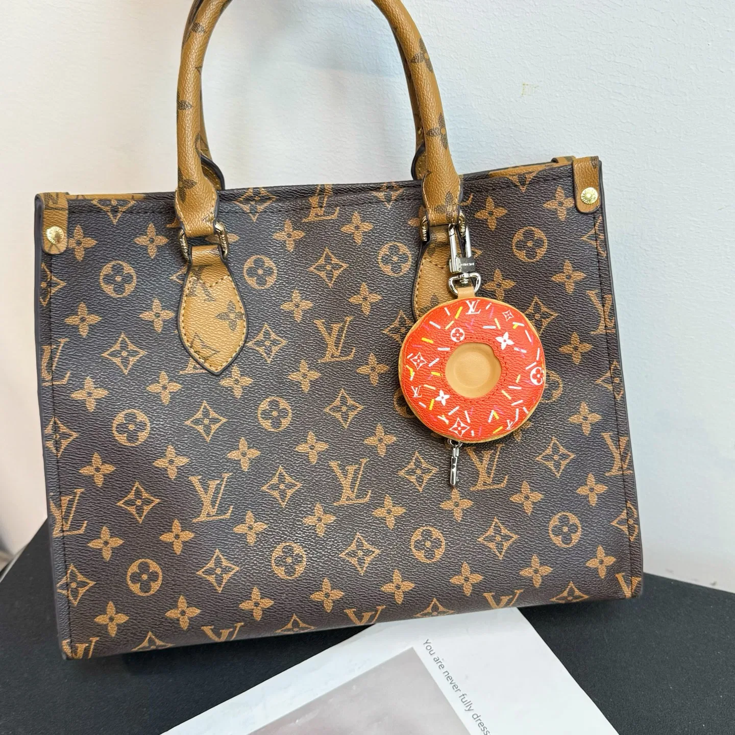 LV 27FW QVUSQNN 030 키링 19