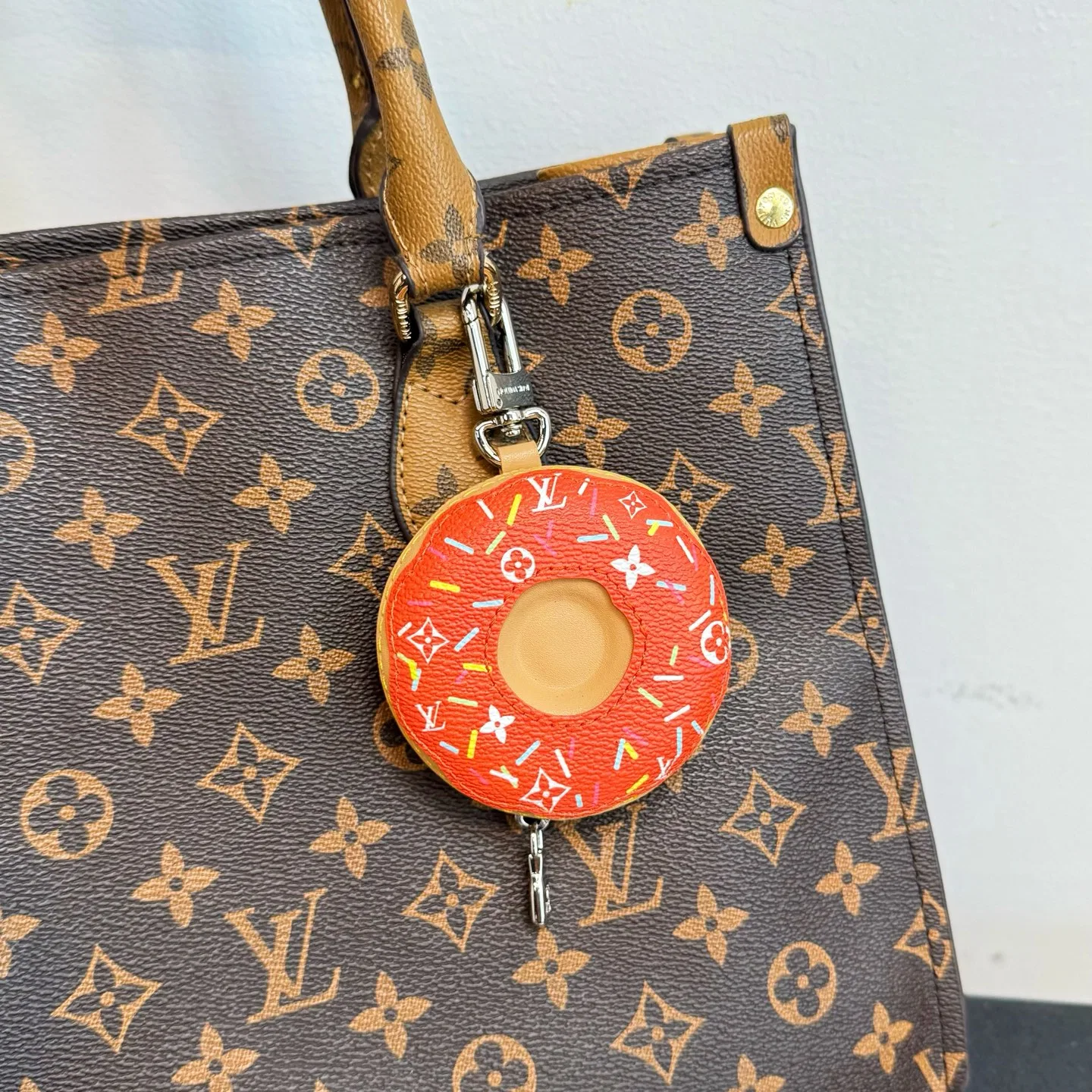 LV 27FW QVUSQNN 030 키링 20
