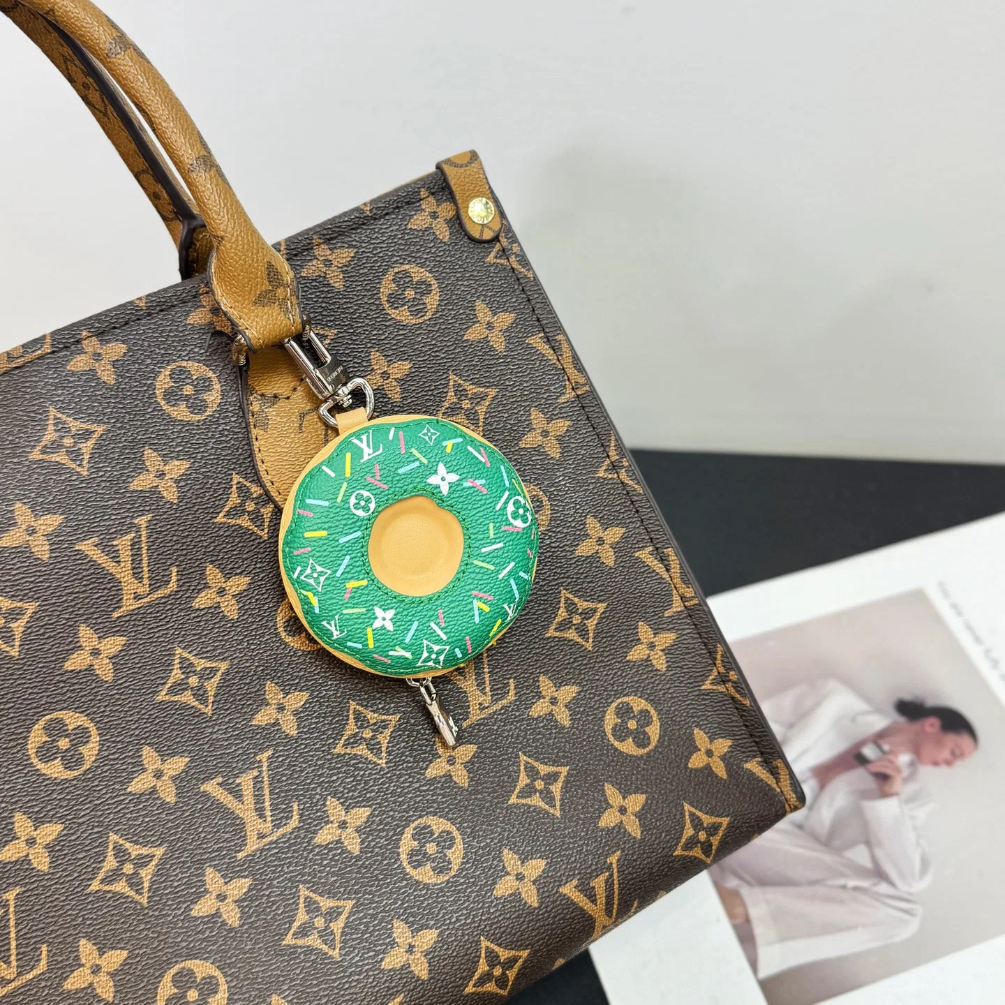 LV 27FW QVUSQNN 030 키링 22