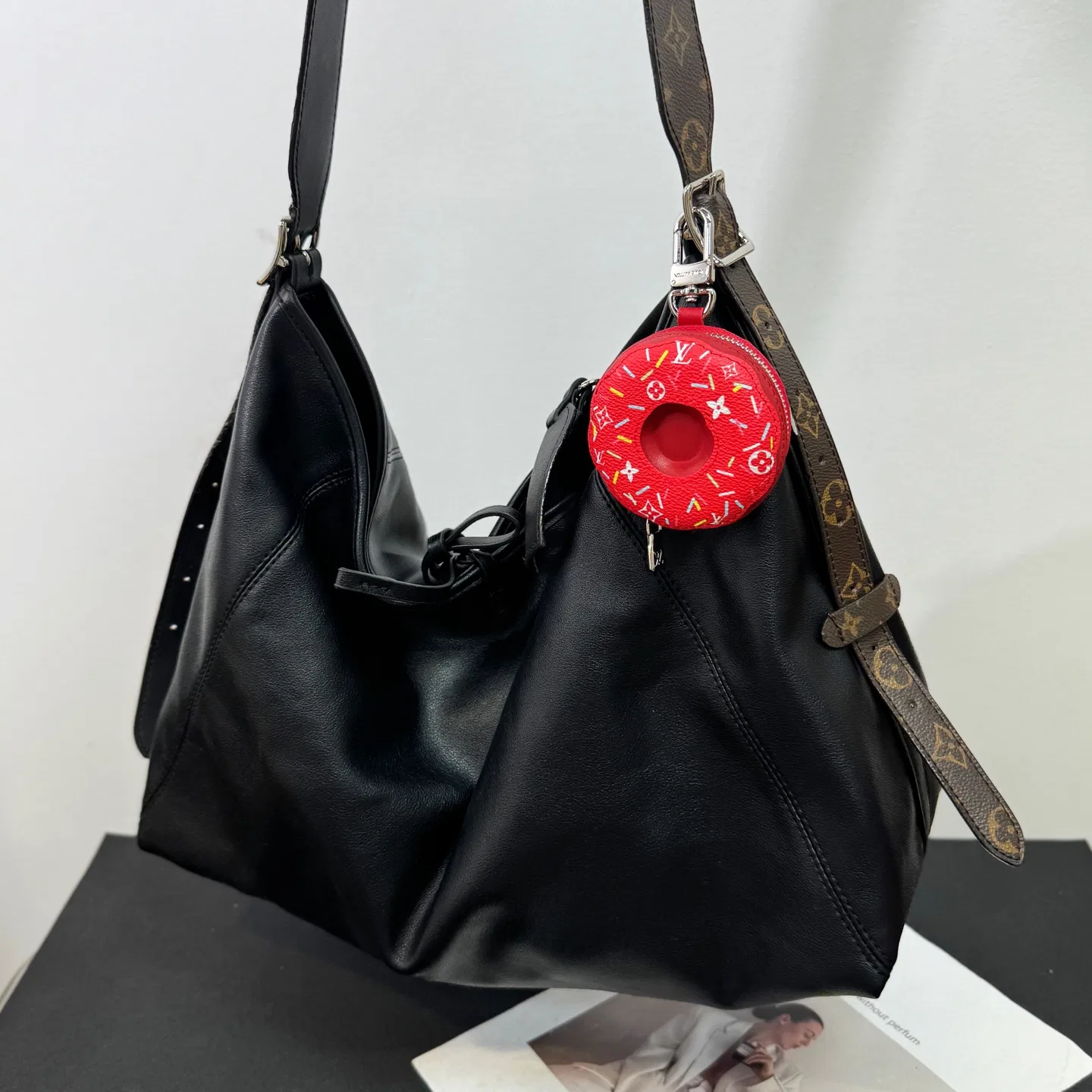 LV 27FW QVUSQNN 030 키링 25