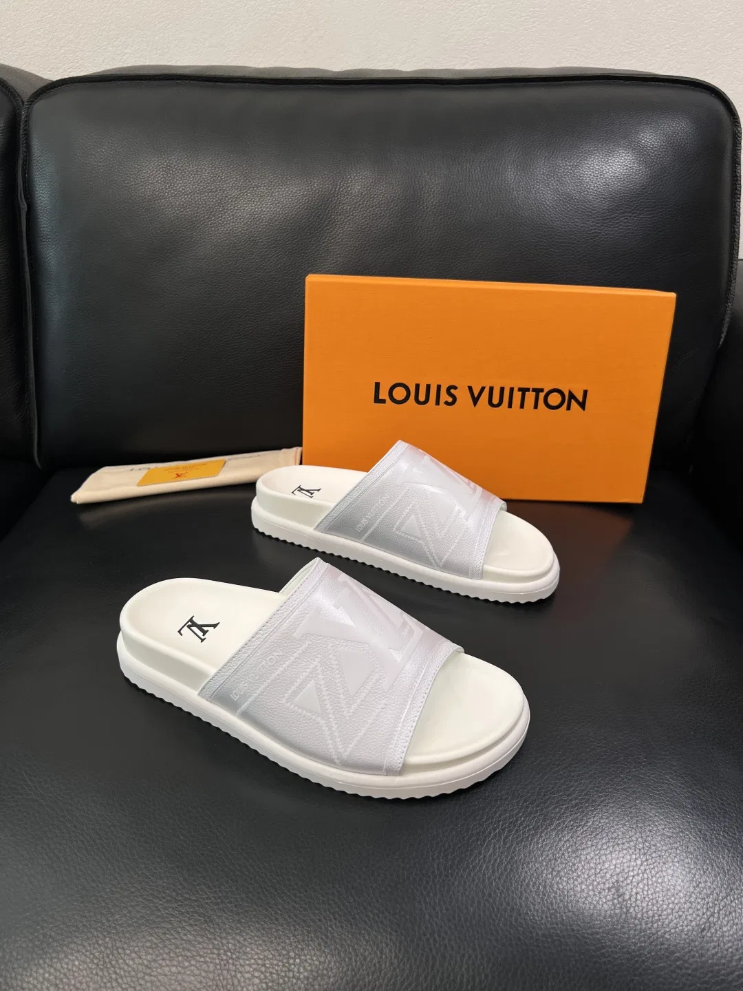 LV 27FW QVUSQNN 039 슬리퍼 10