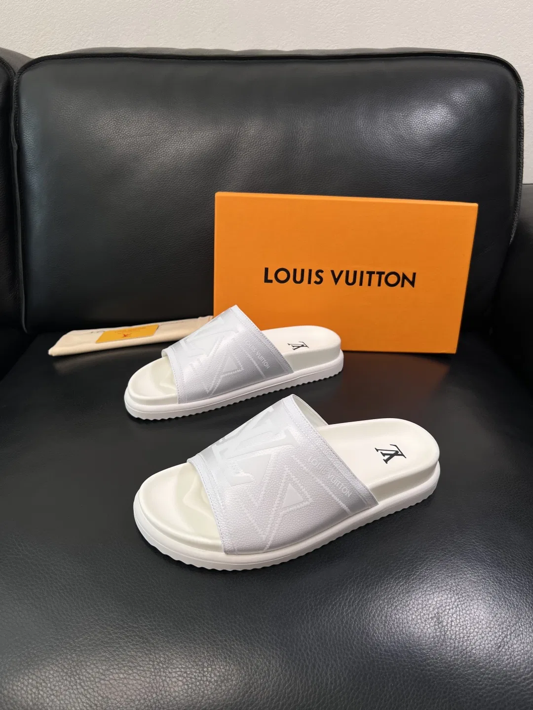 LV 27FW QVUSQNN 039 슬리퍼 11
