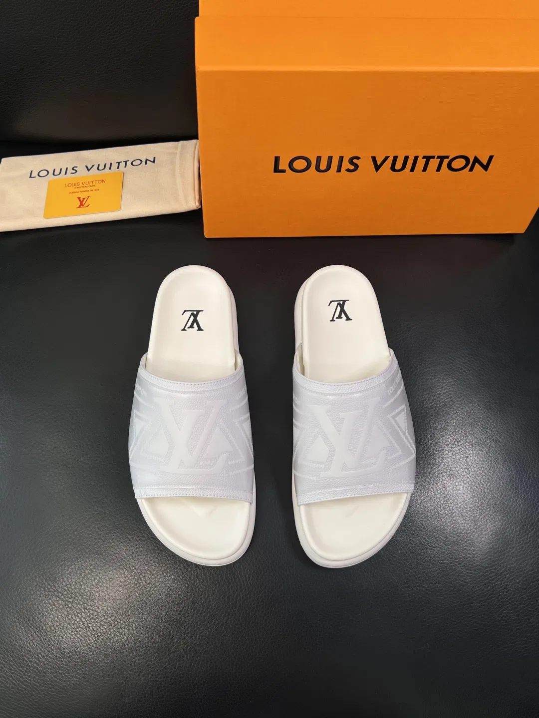 LV 27FW QVUSQNN 039 슬리퍼 12