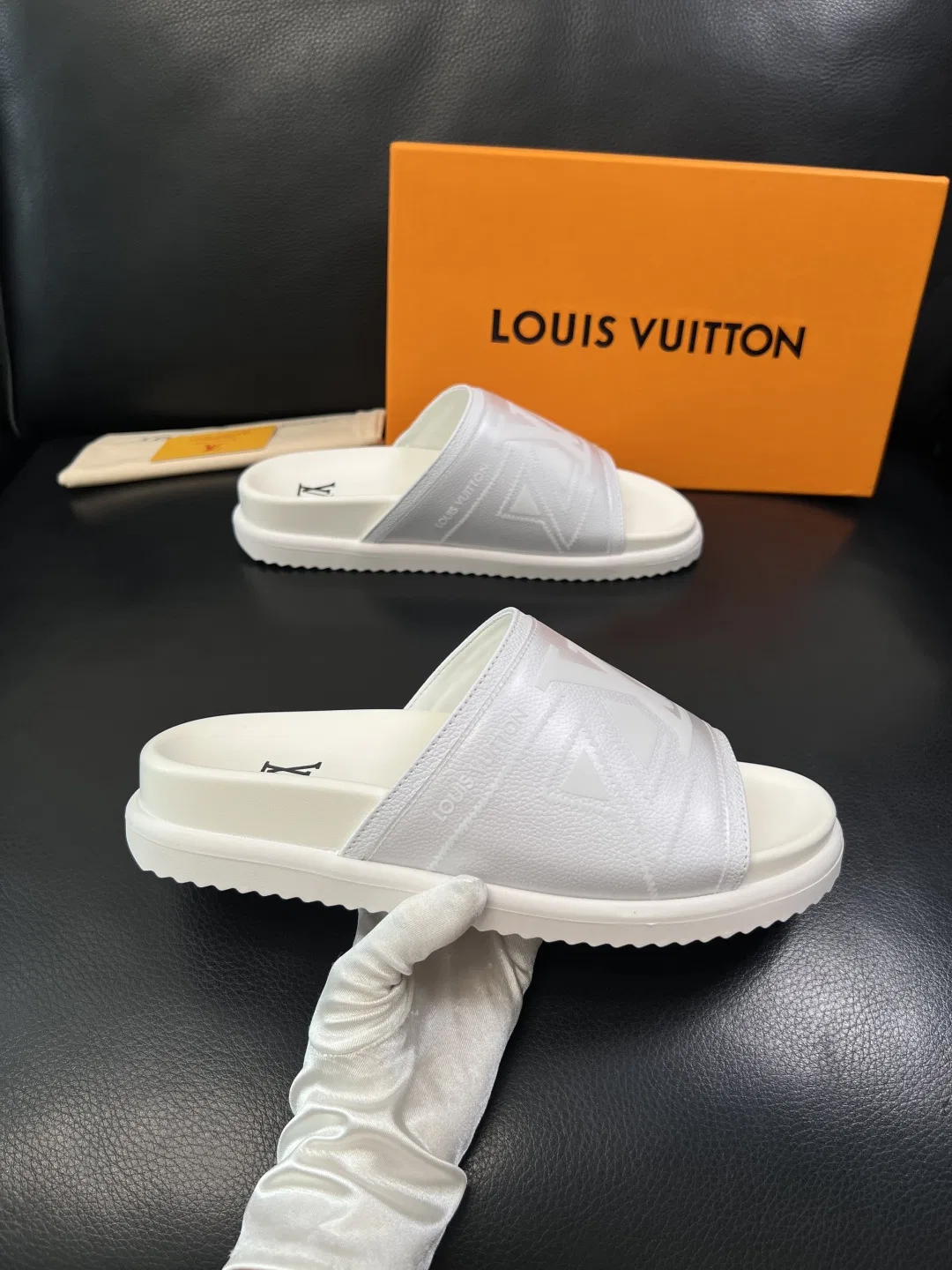 LV 27FW QVUSQNN 039 슬리퍼 13