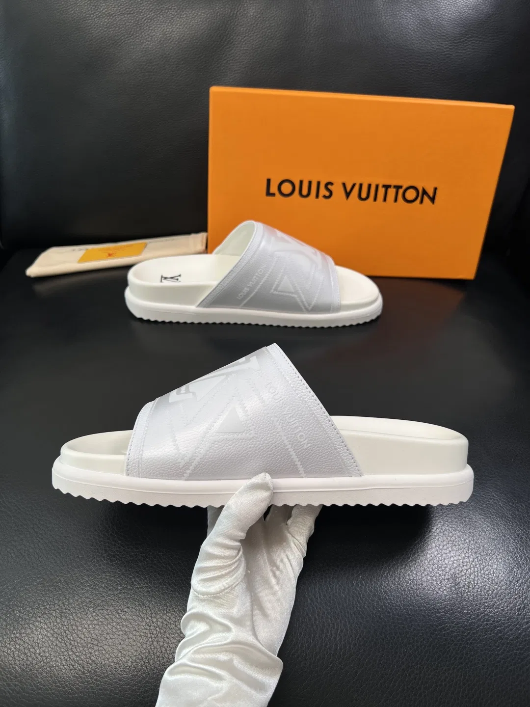 LV 27FW QVUSQNN 039 슬리퍼 14