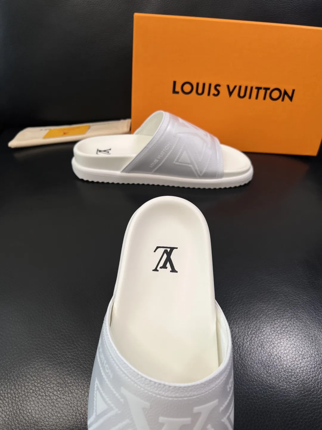 LV 27FW QVUSQNN 039 슬리퍼 16