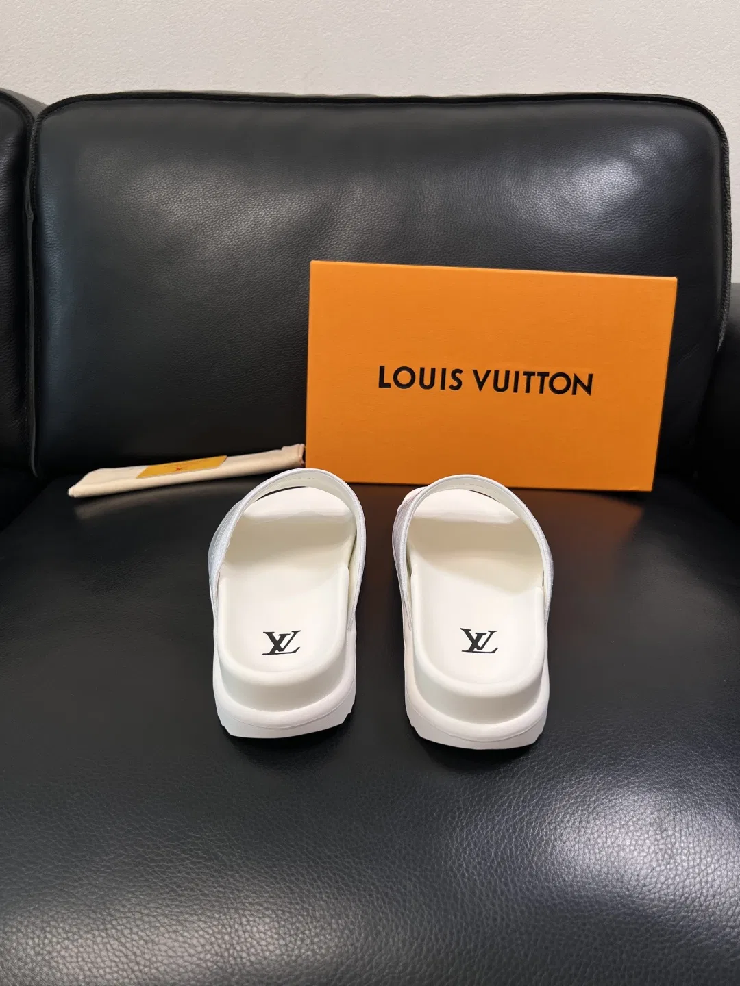 LV 27FW QVUSQNN 039 슬리퍼 17