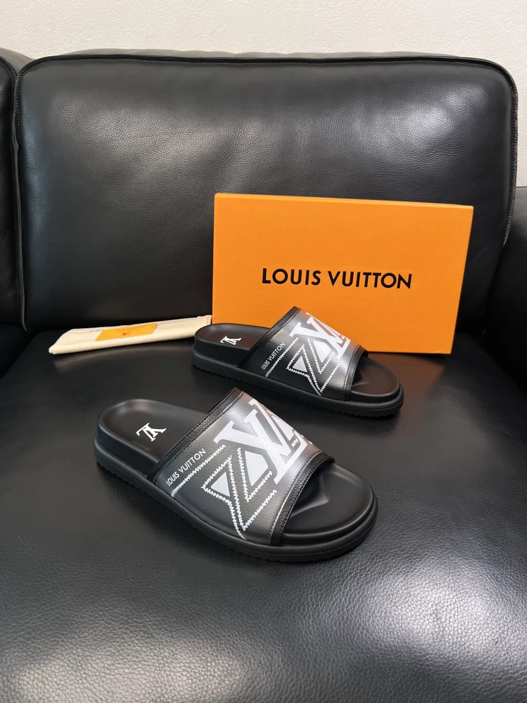 LV 27FW QVUSQNN 039 슬리퍼 19