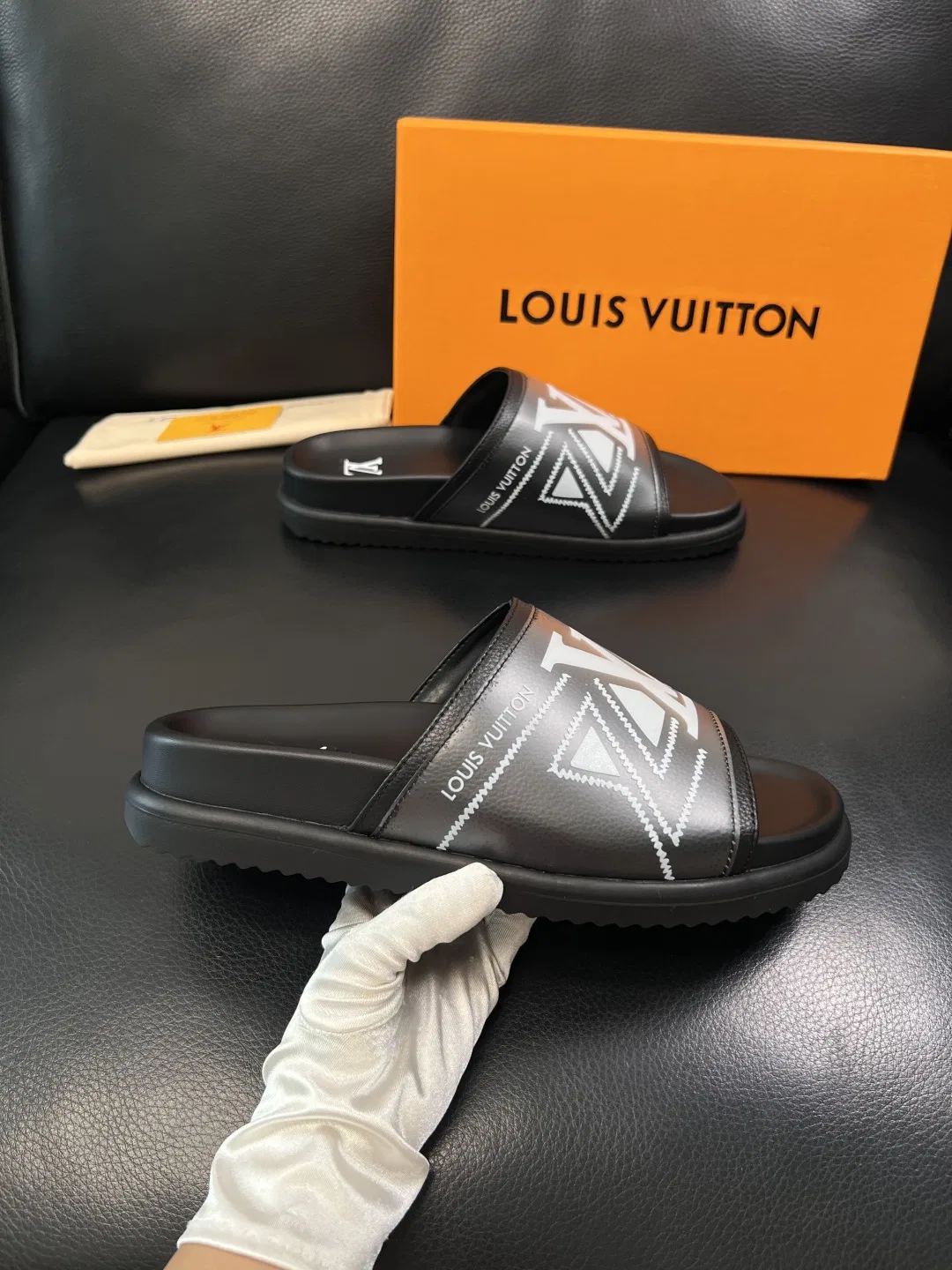 LV 27FW QVUSQNN 039 슬리퍼 22