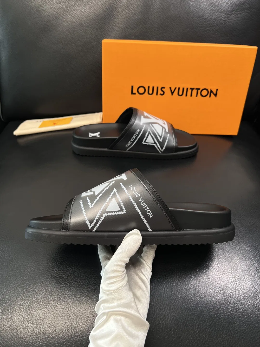 LV 27FW QVUSQNN 039 슬리퍼 23