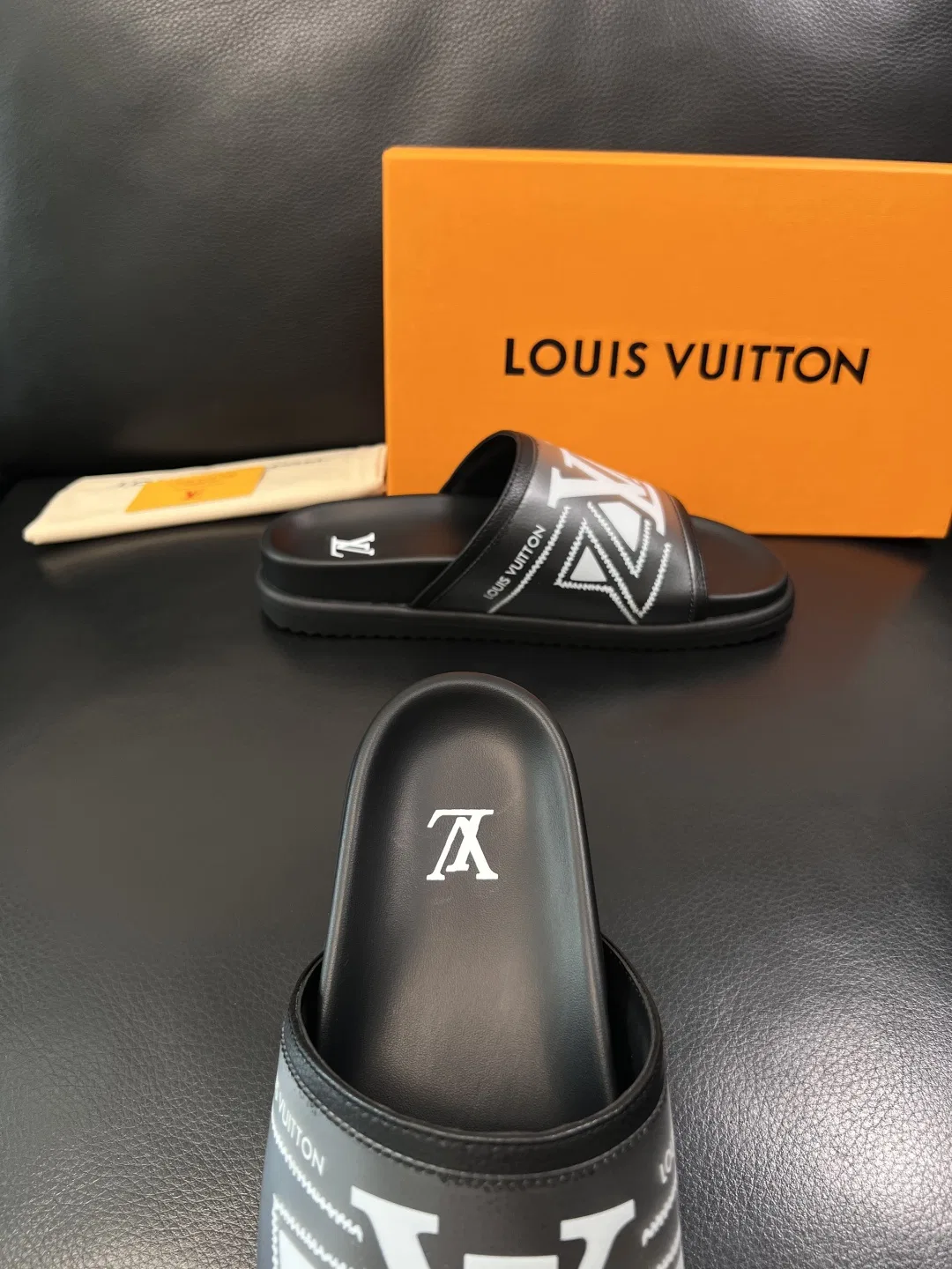 LV 27FW QVUSQNN 039 슬리퍼 25