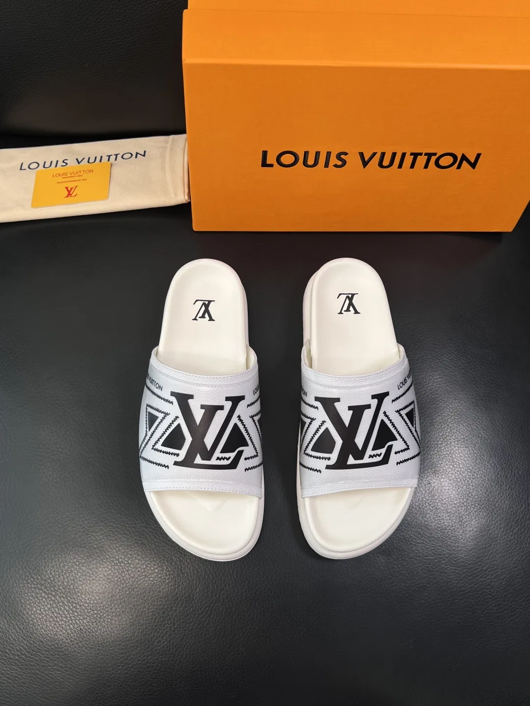 LV 27FW QVUSQNN 039 슬리퍼 30