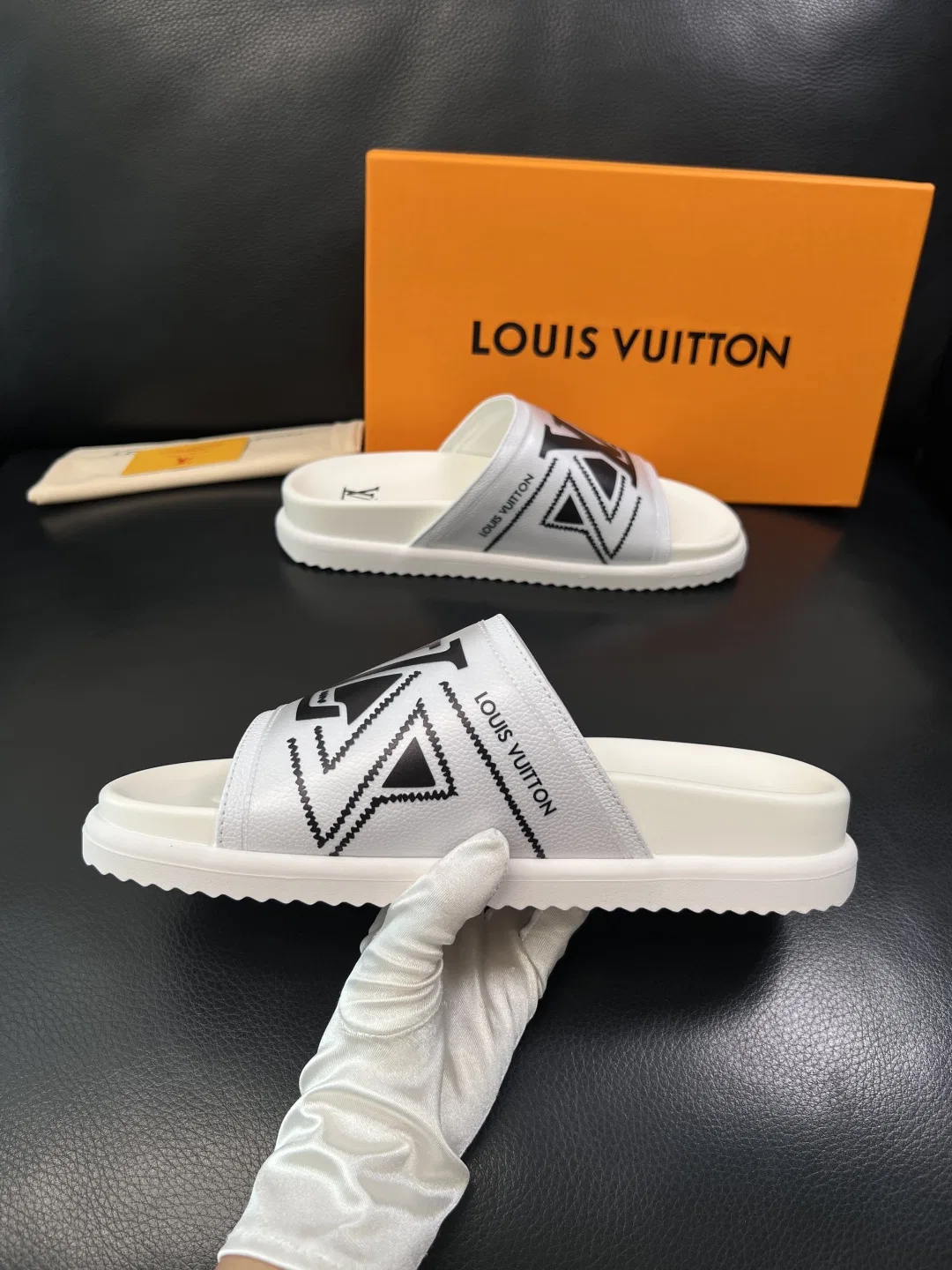 LV 27FW QVUSQNN 039 슬리퍼 32