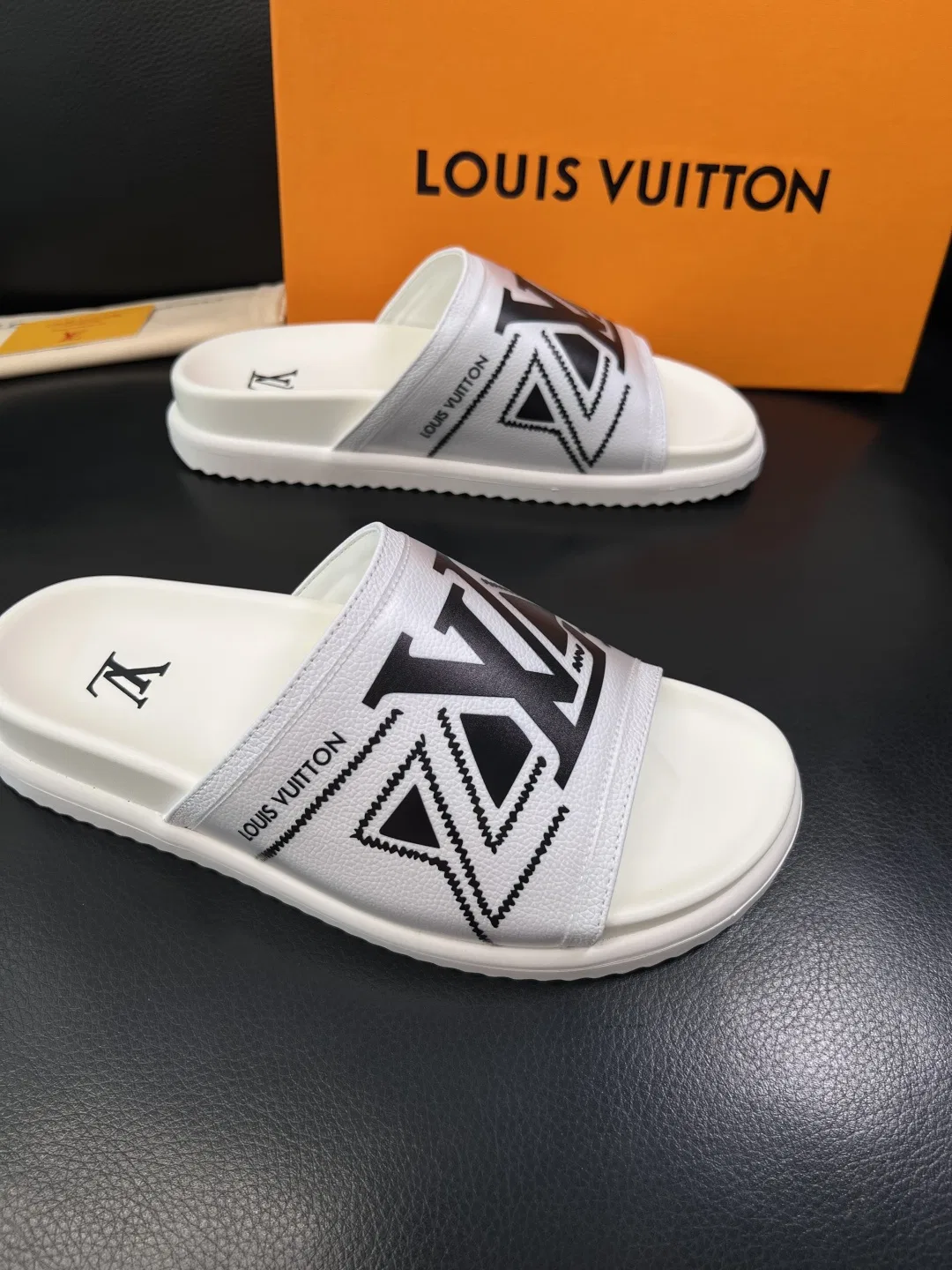 LV 27FW QVUSQNN 039 슬리퍼 33