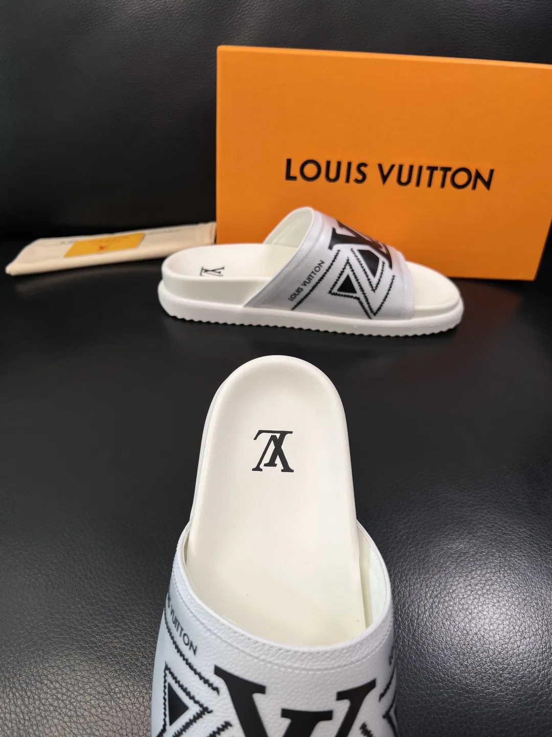 LV 27FW QVUSQNN 039 슬리퍼 34
