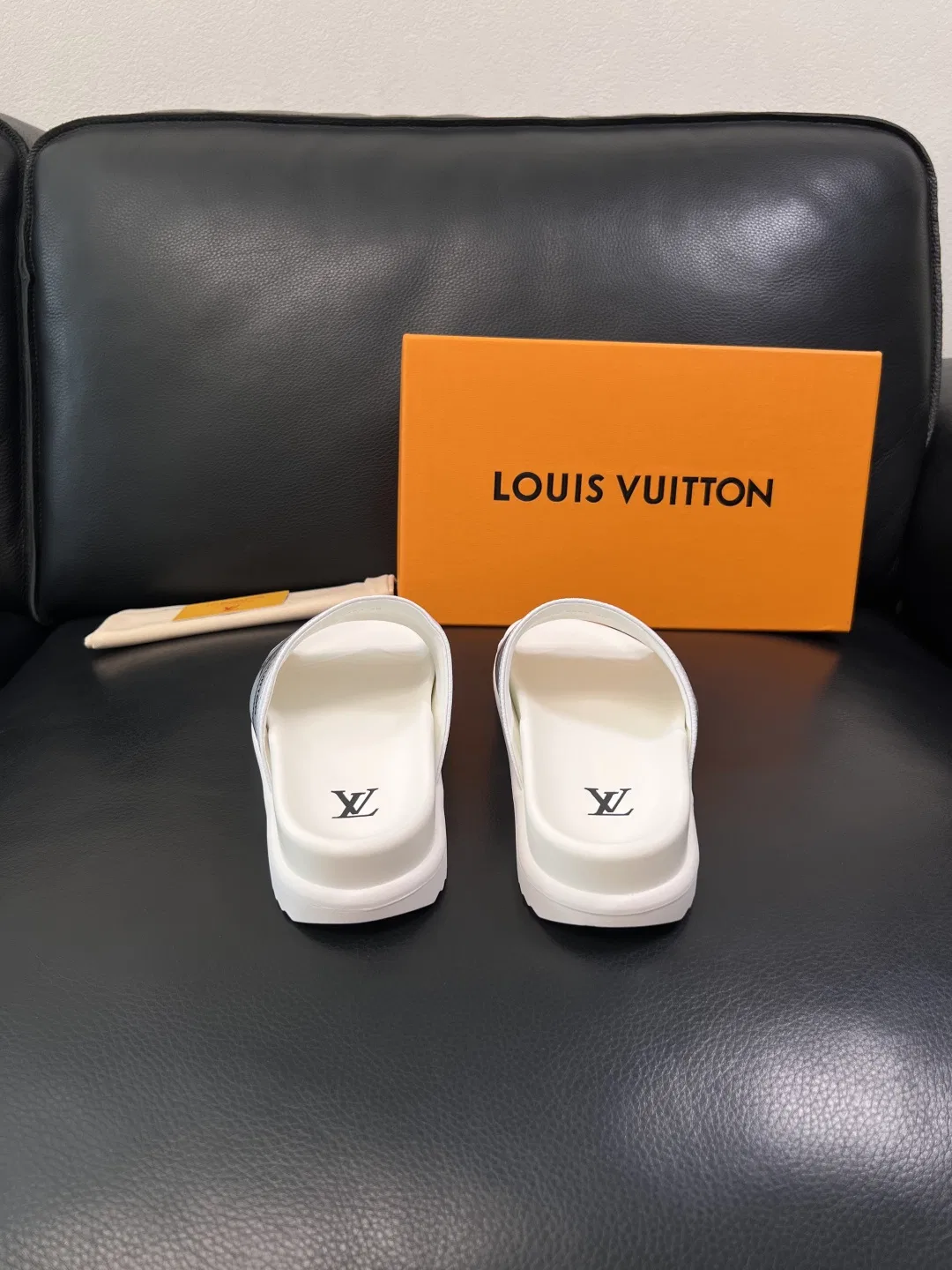 LV 27FW QVUSQNN 039 슬리퍼 35