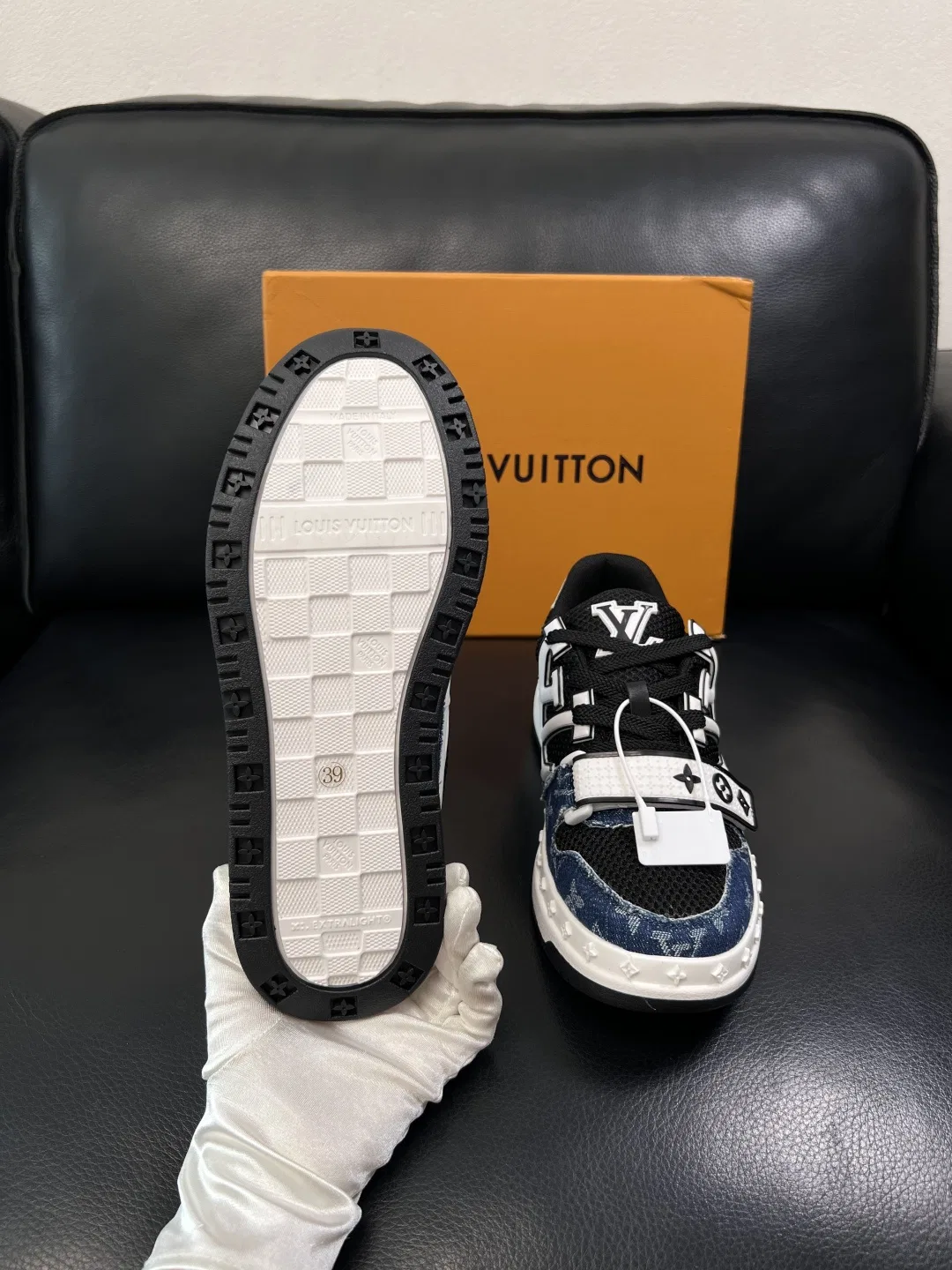 LV 27FW QVUSQNN 040 스니커즈 9