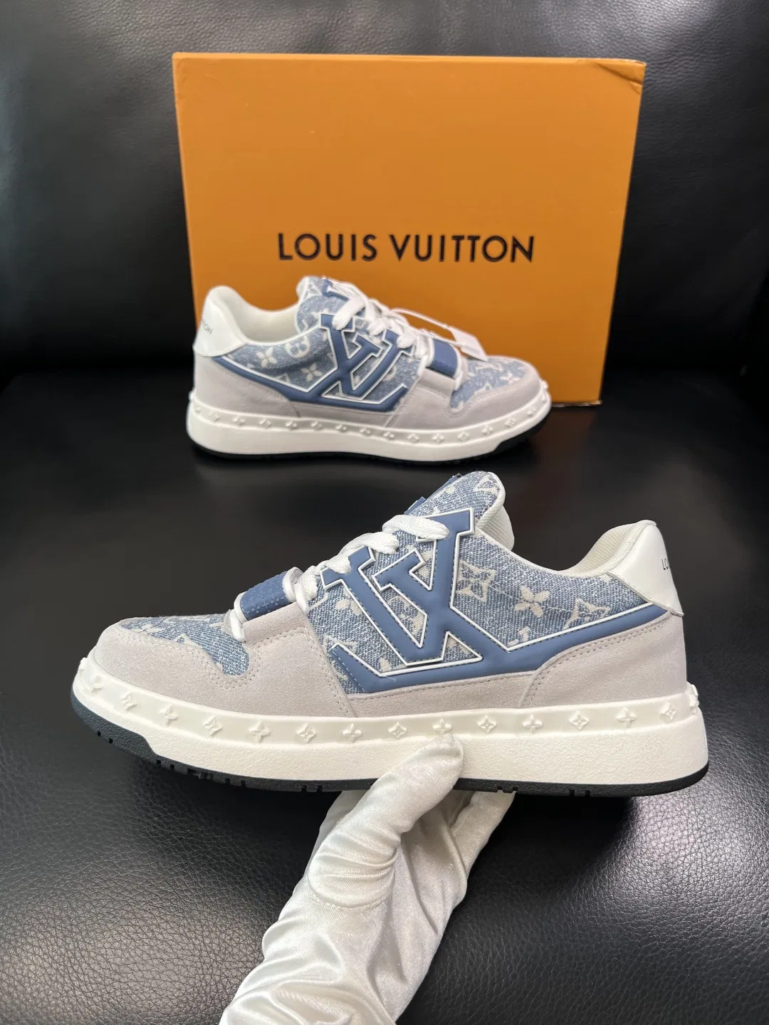 LV 27FW QVUSQNN 040 스니커즈 14