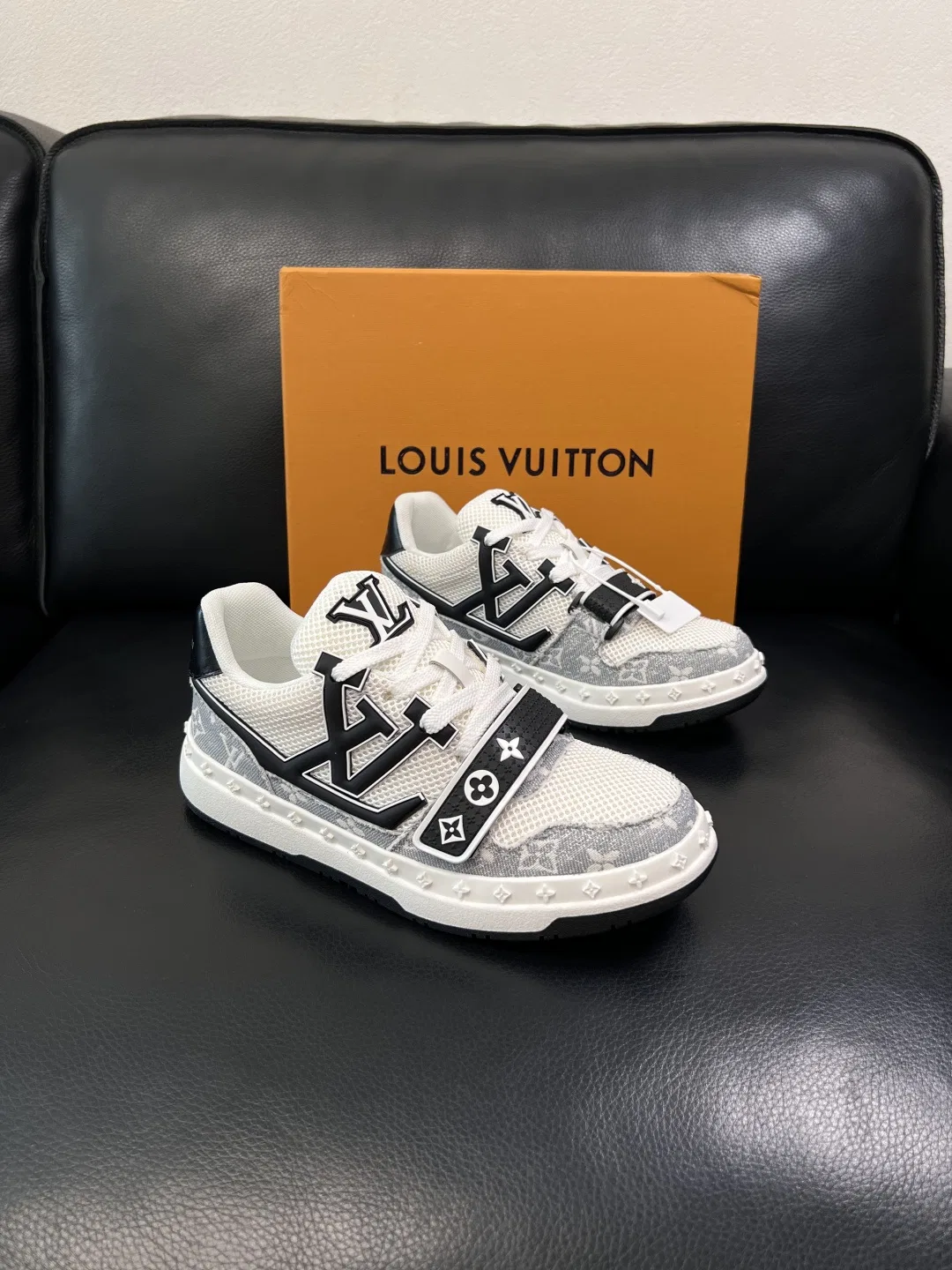 LV 27FW QVUSQNN 040 스니커즈 19
