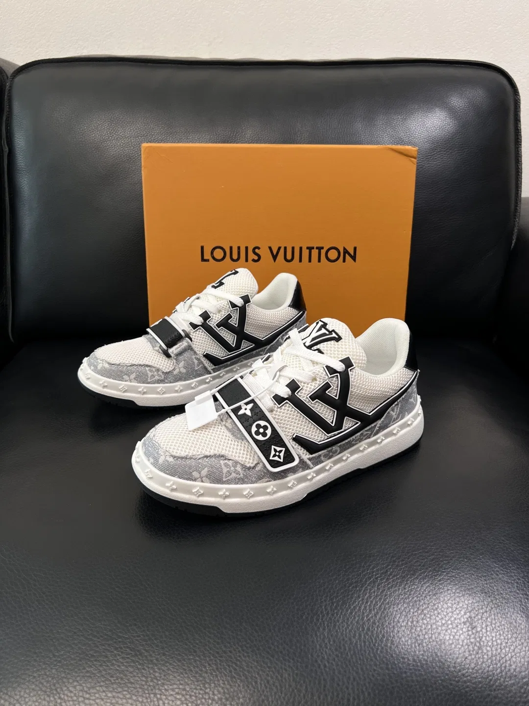 LV 27FW QVUSQNN 040 스니커즈 20