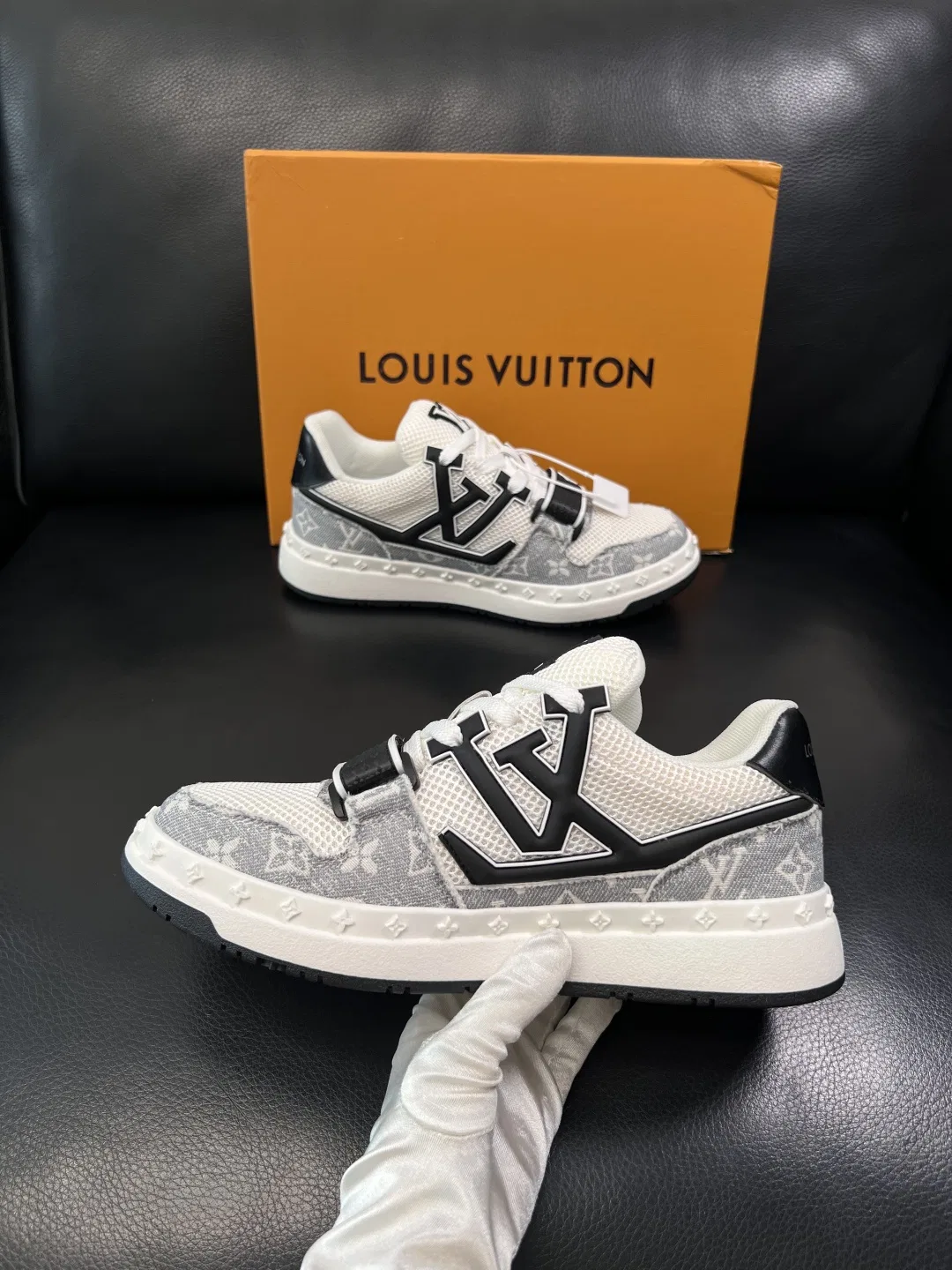 LV 27FW QVUSQNN 040 스니커즈 23