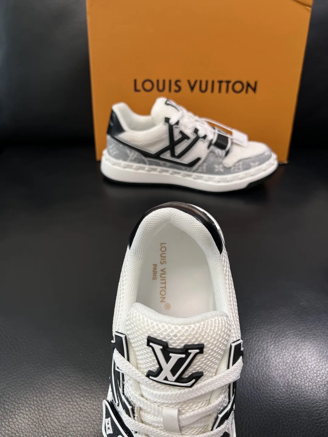 LV 27FW QVUSQNN 040 스니커즈 25