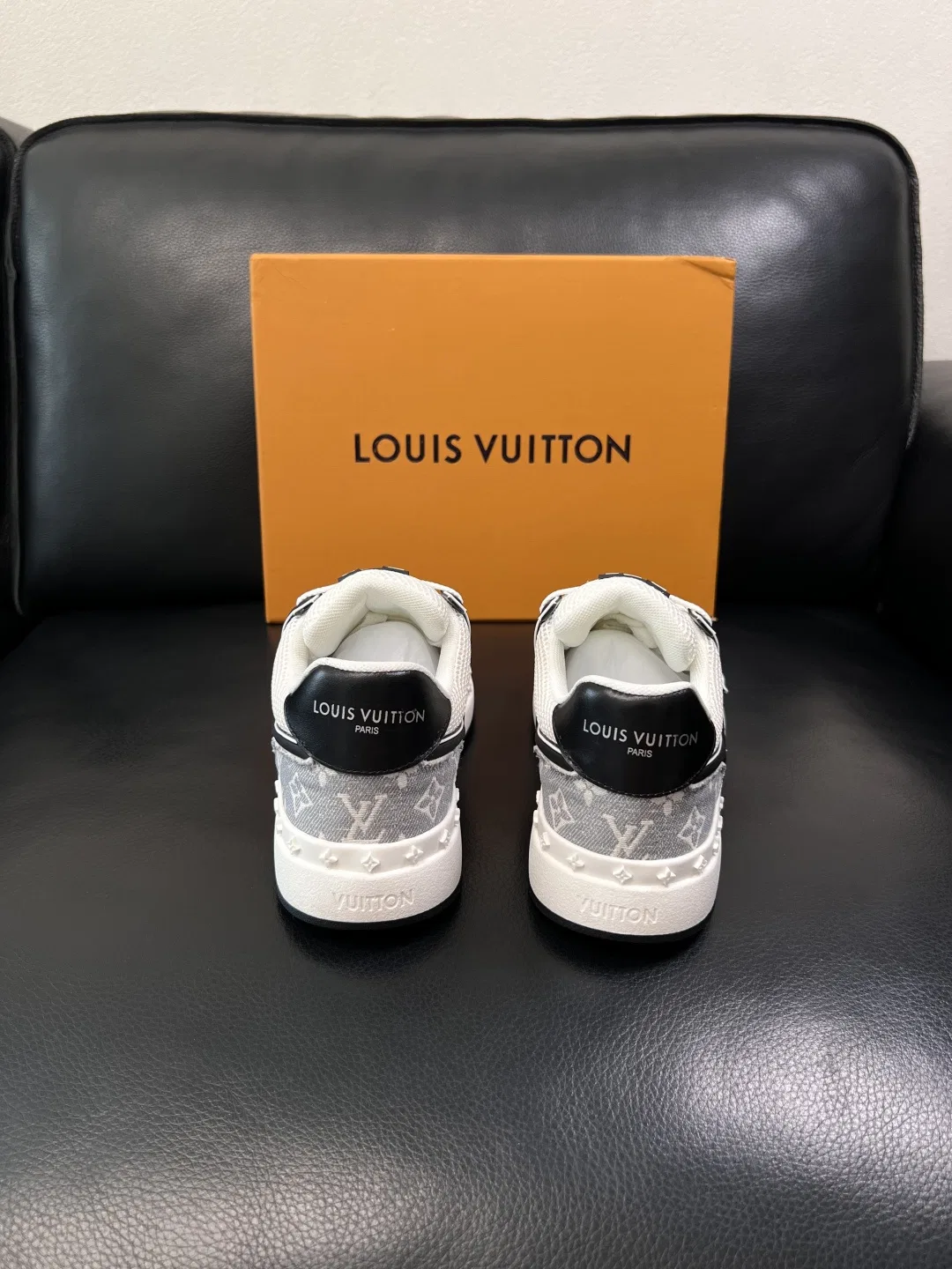 LV 27FW QVUSQNN 040 스니커즈 26