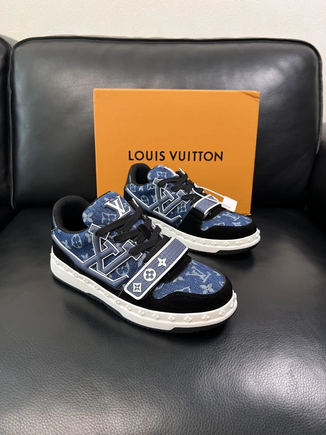 LV 27FW QVUSQNN 040 스니커즈 27