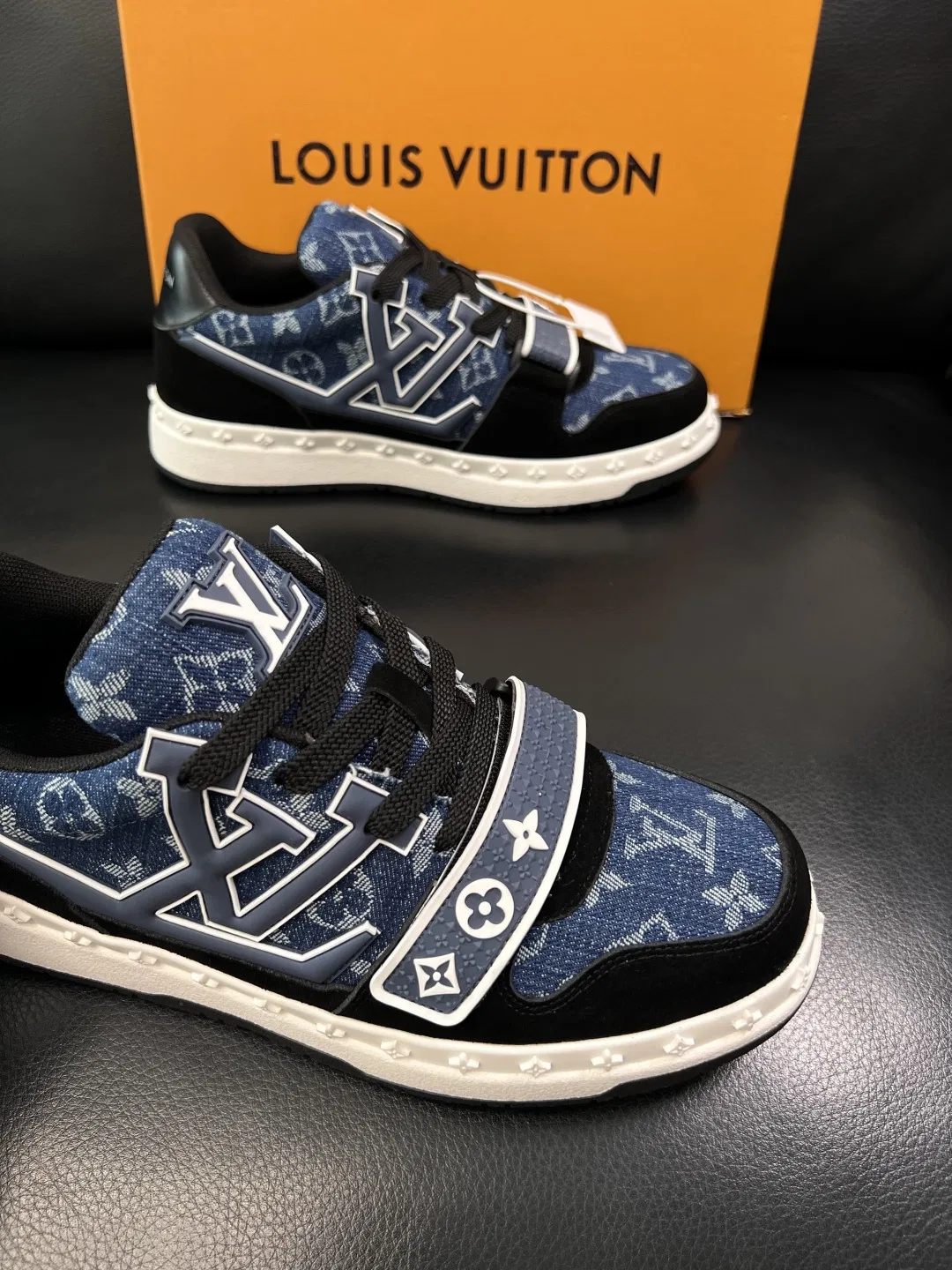 LV 27FW QVUSQNN 040 스니커즈 32