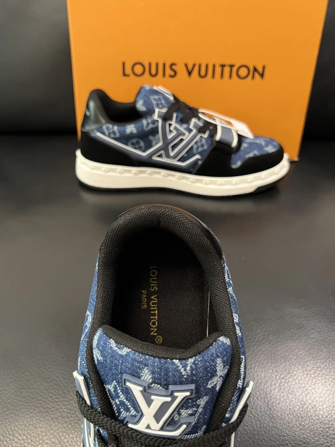 LV 27FW QVUSQNN 040 스니커즈 33