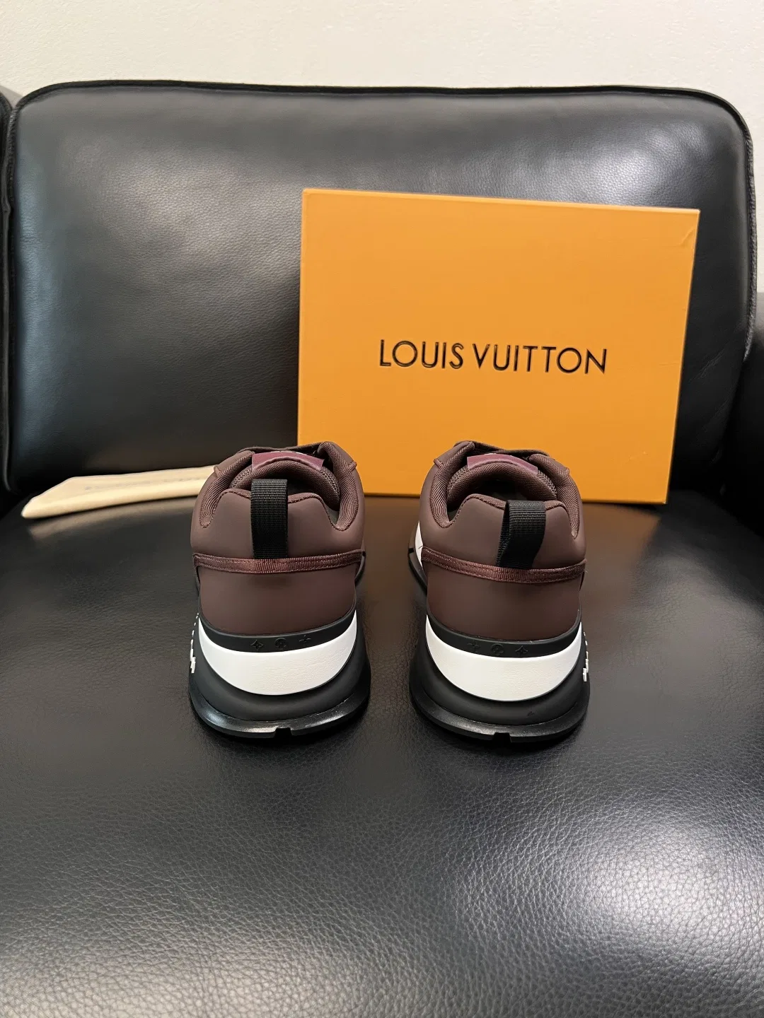 LV 27FW QVUSQNN 043 스니커즈 25