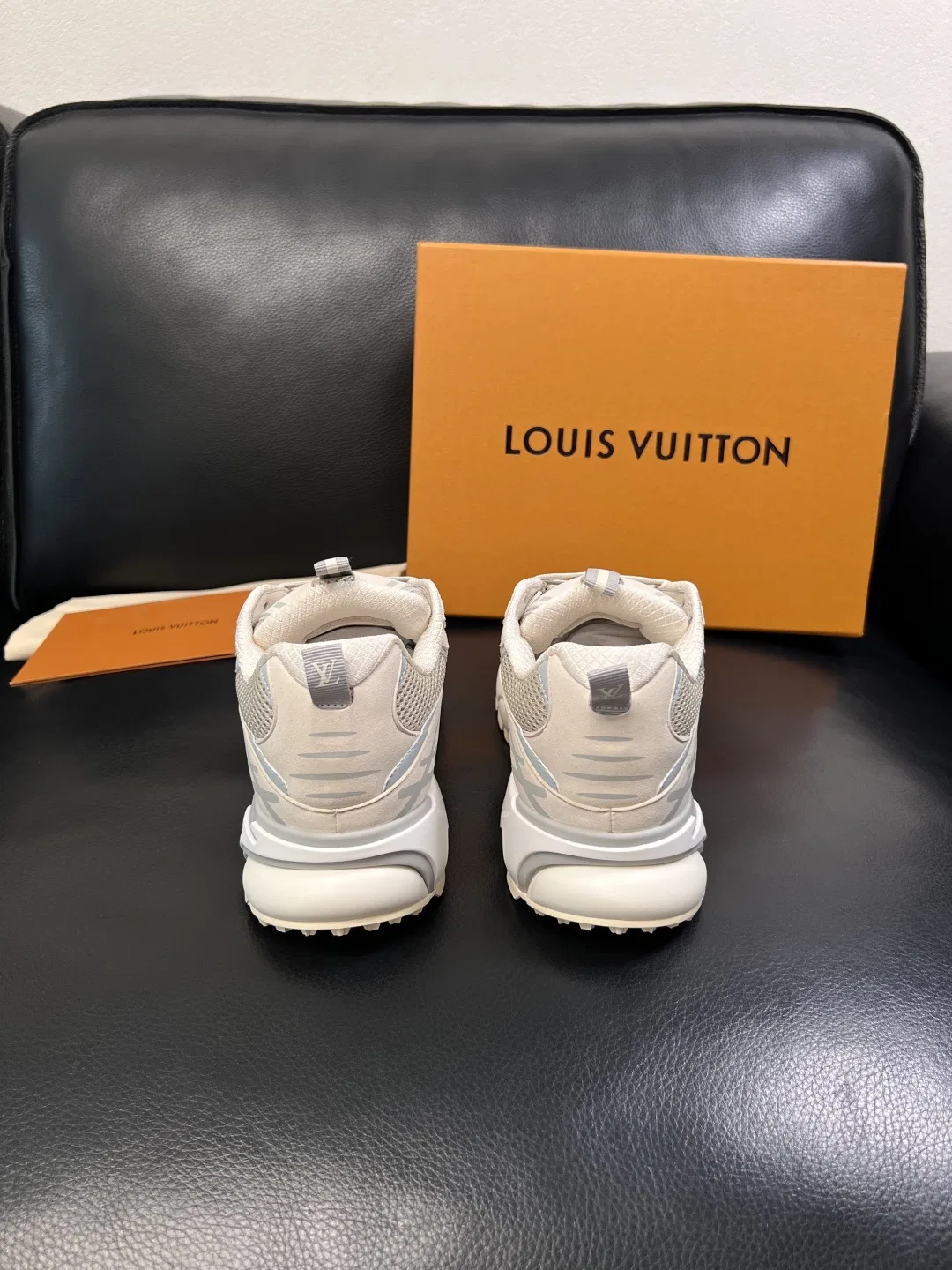 LV 27FW QVUSQNN 047 스니커즈 8