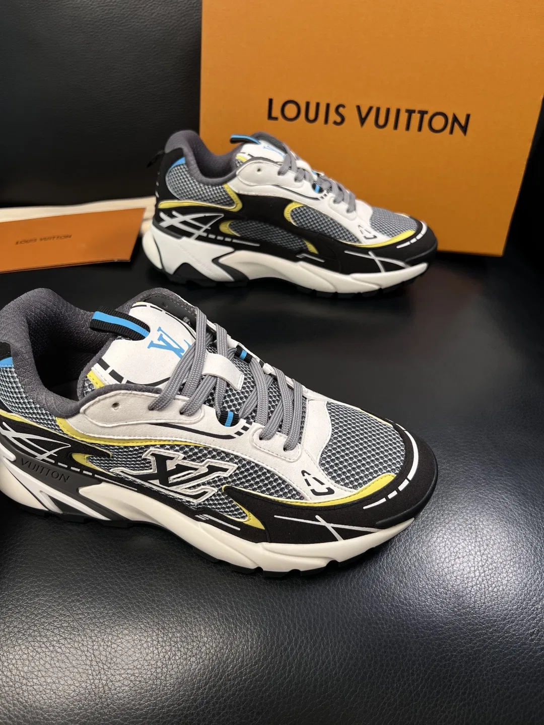 LV 27FW QVUSQNN 047 스니커즈 15