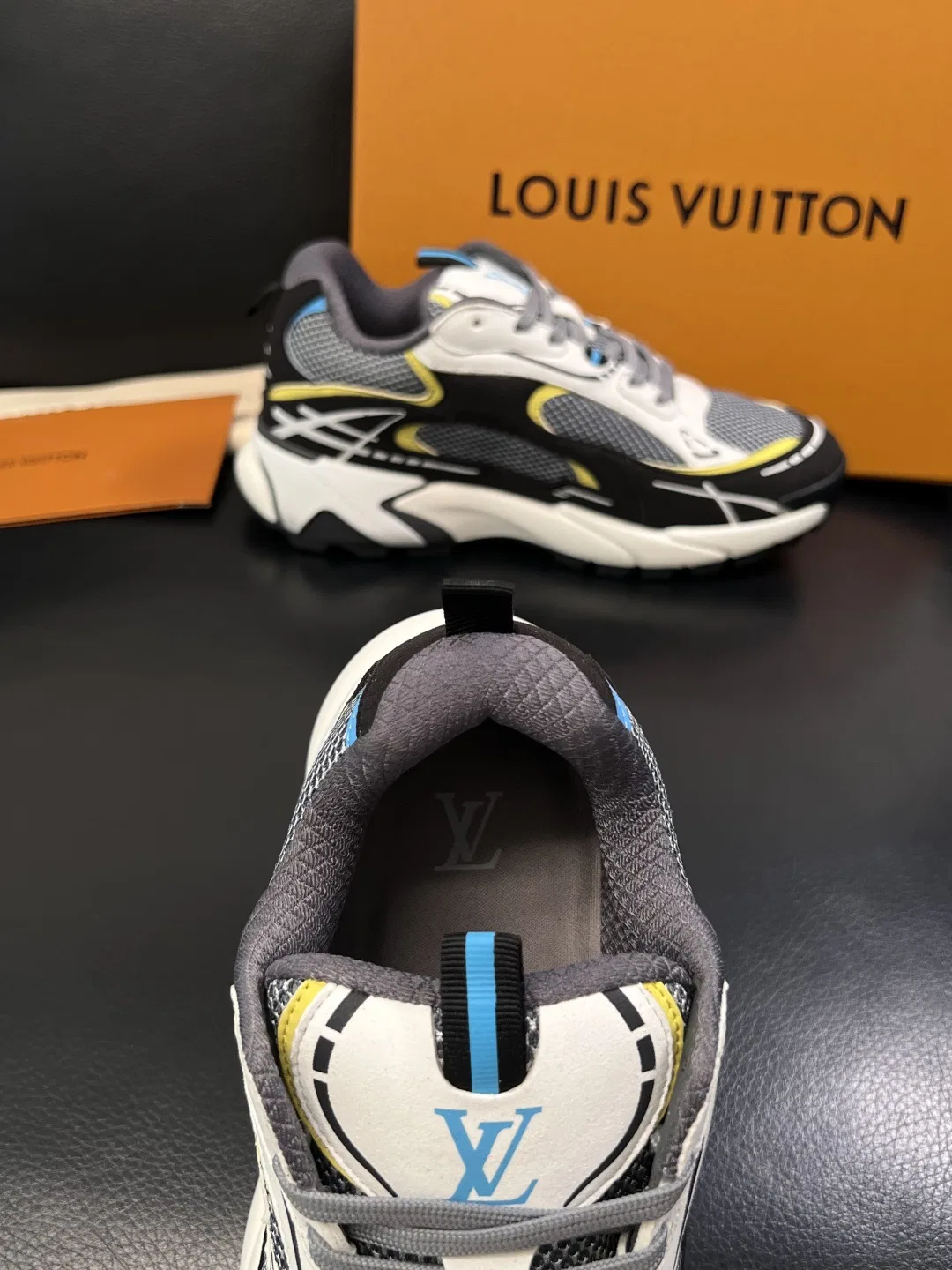 LV 27FW QVUSQNN 047 스니커즈 16