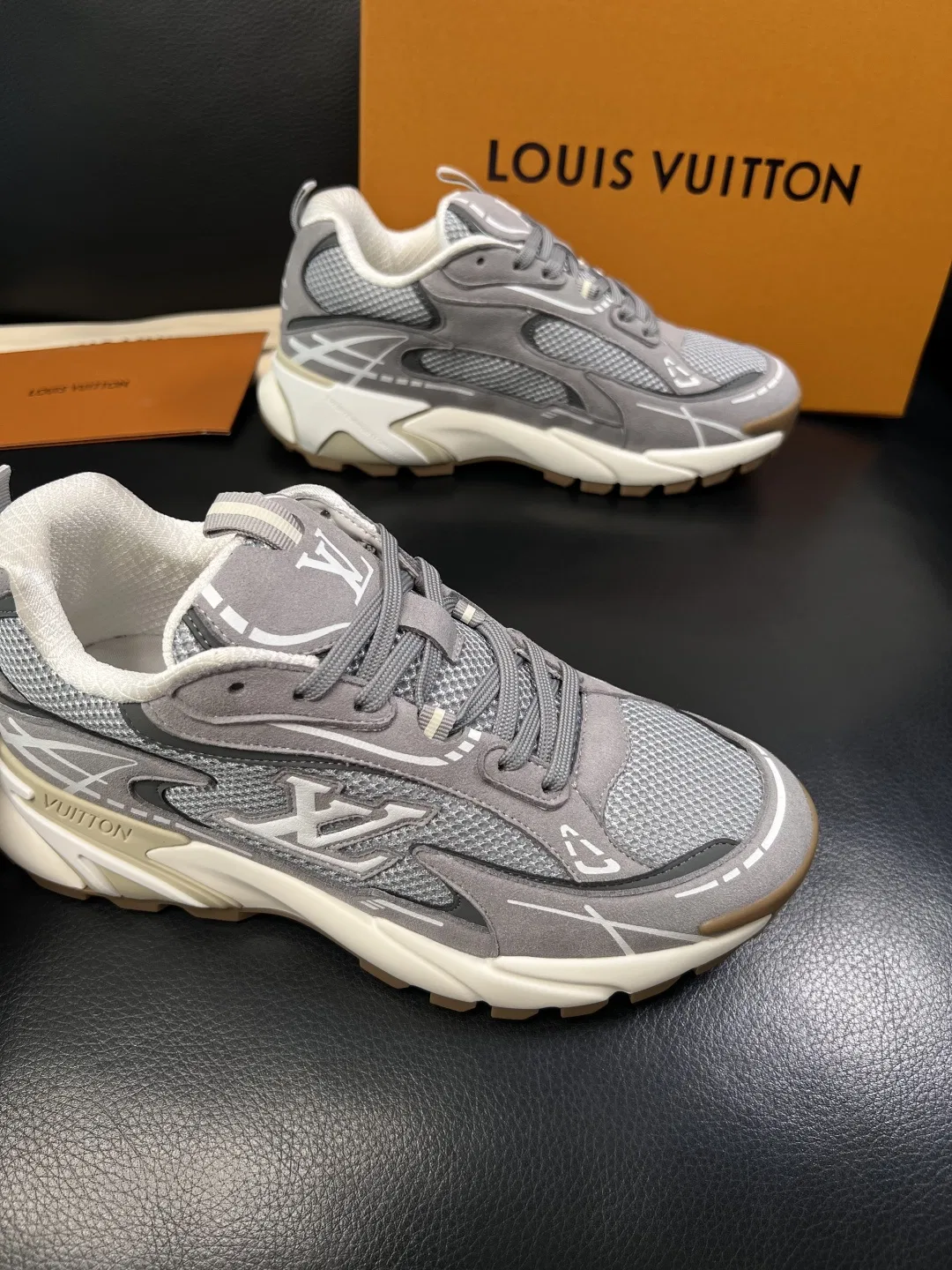LV 27FW QVUSQNN 047 스니커즈 24