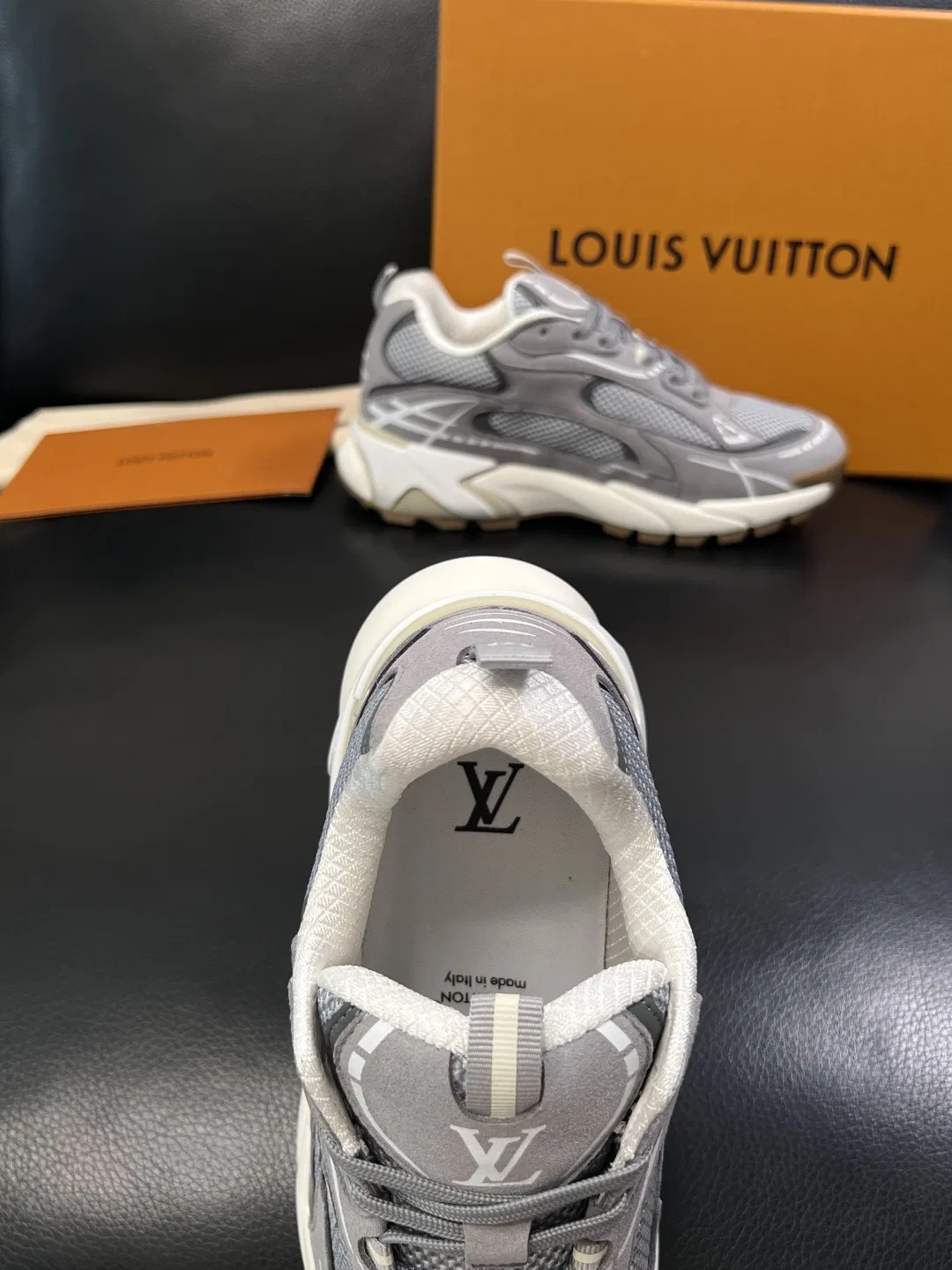 LV 27FW QVUSQNN 047 스니커즈 25