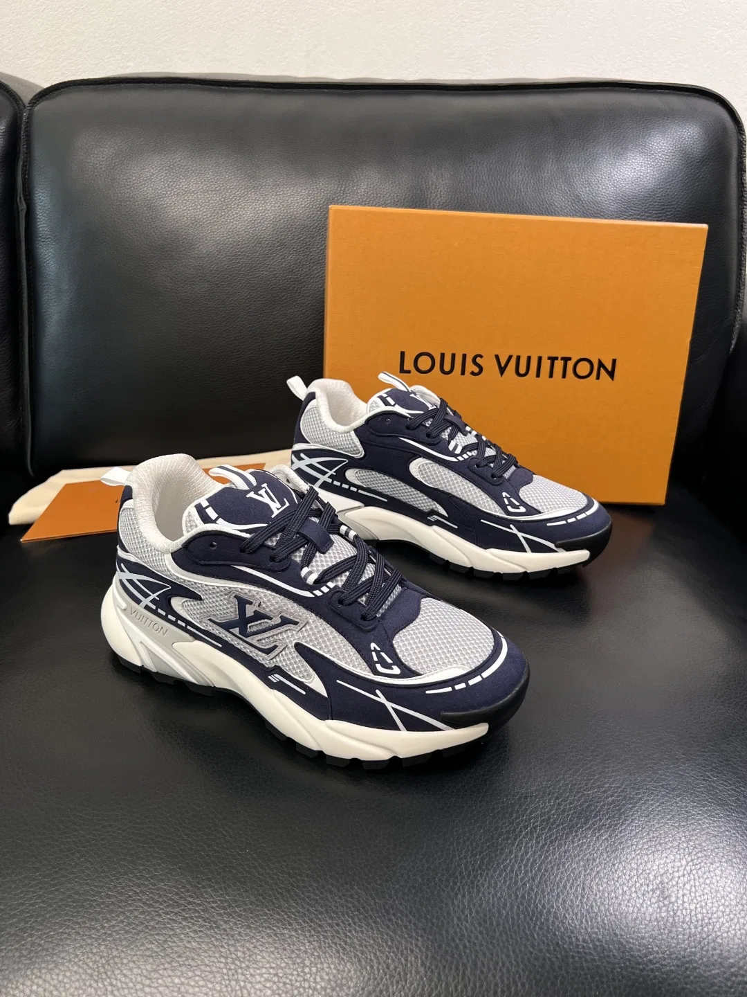 LV 27FW QVUSQNN 047 스니커즈 28