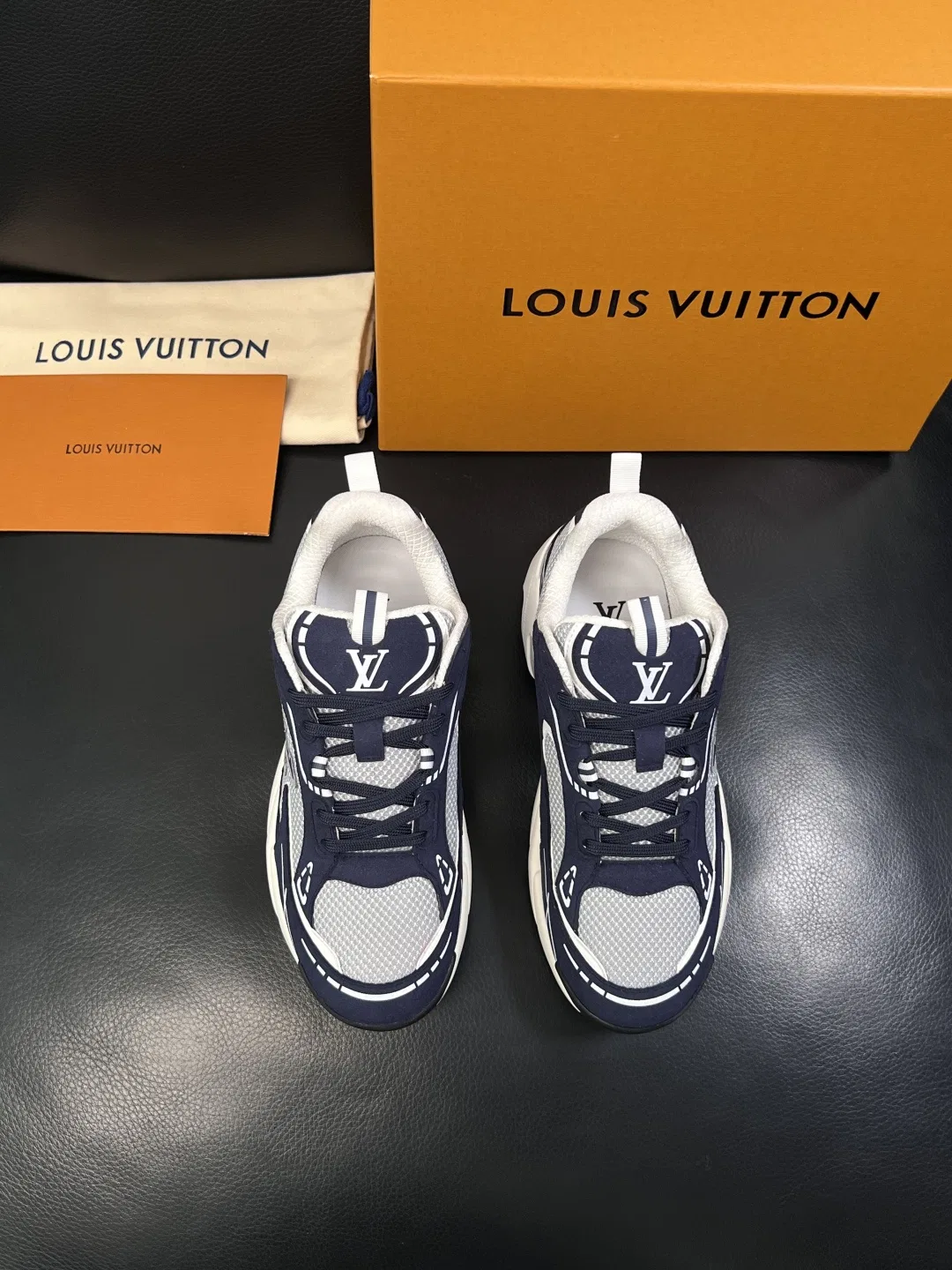 LV 27FW QVUSQNN 047 스니커즈 30
