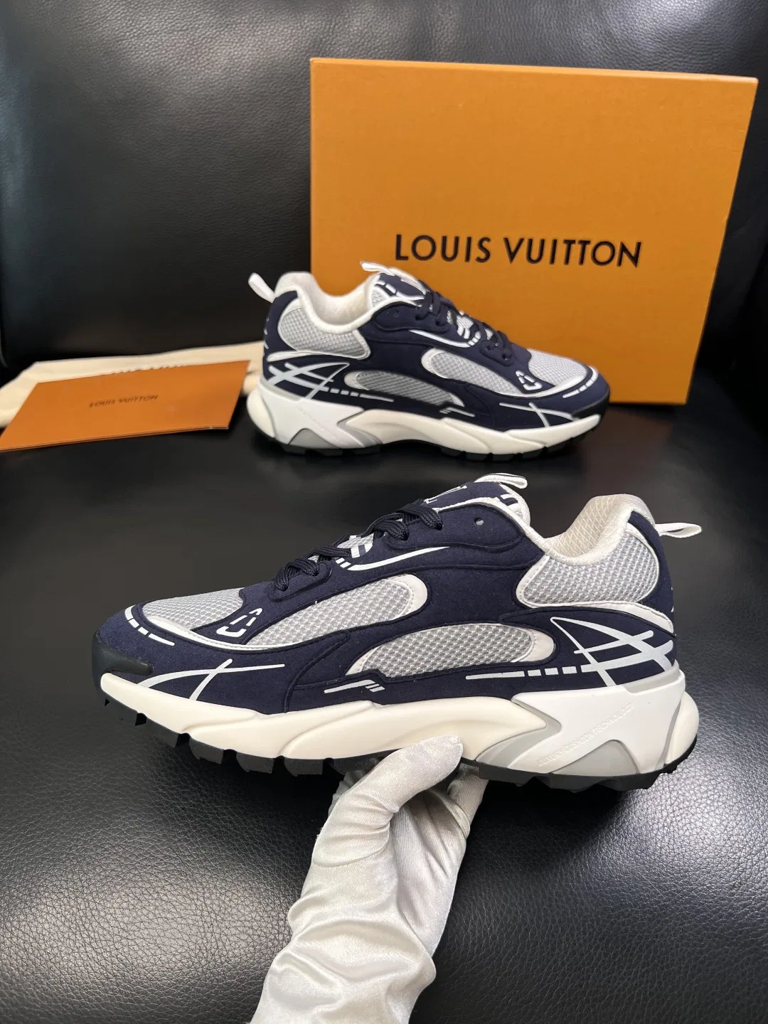 LV 27FW QVUSQNN 047 스니커즈 32