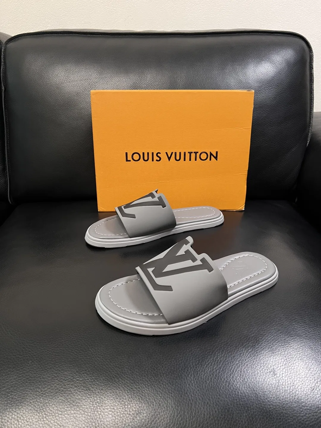 LV 27FW QVUSQNN 048 슬리퍼 10