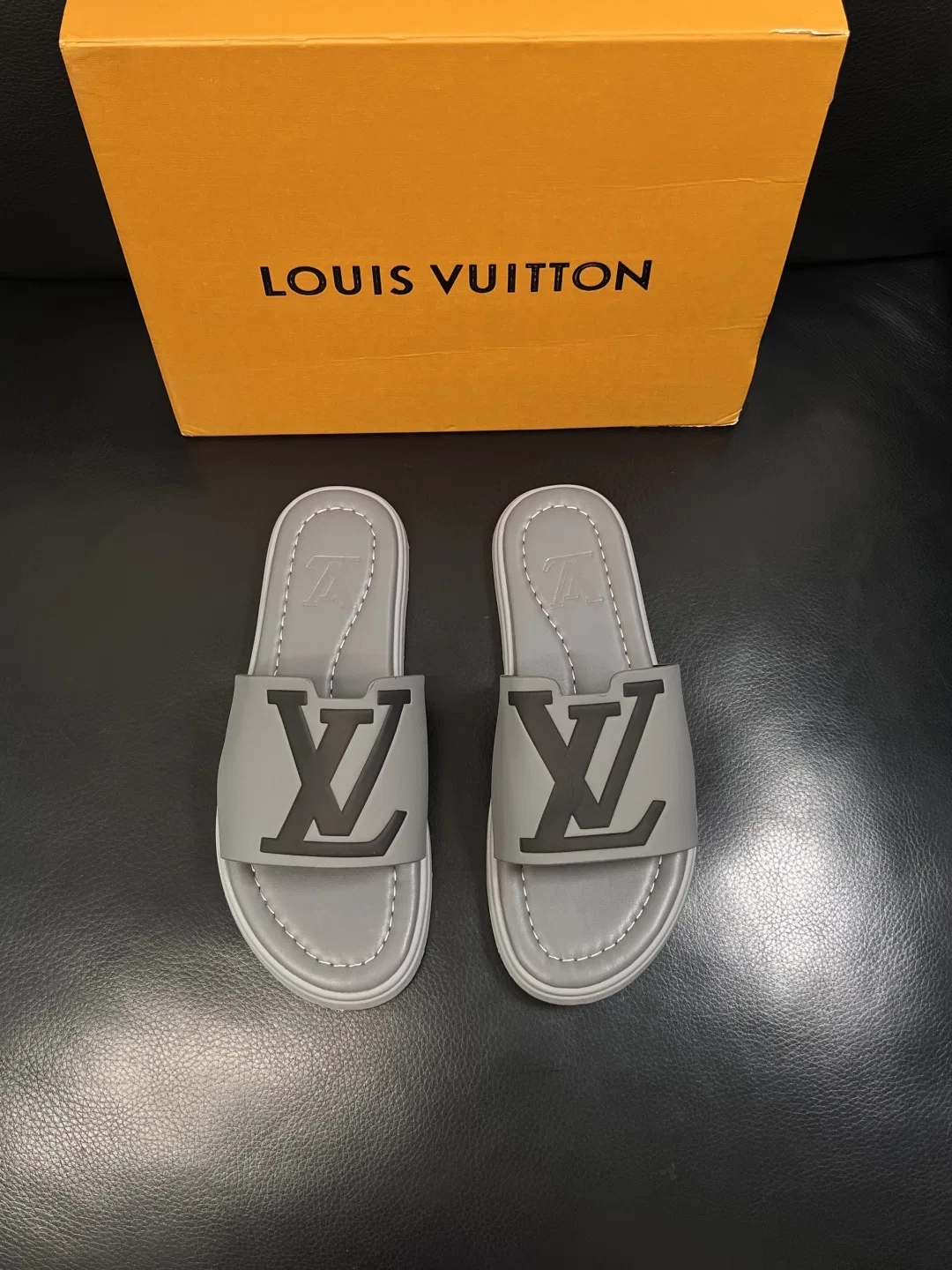 LV 27FW QVUSQNN 048 슬리퍼 11