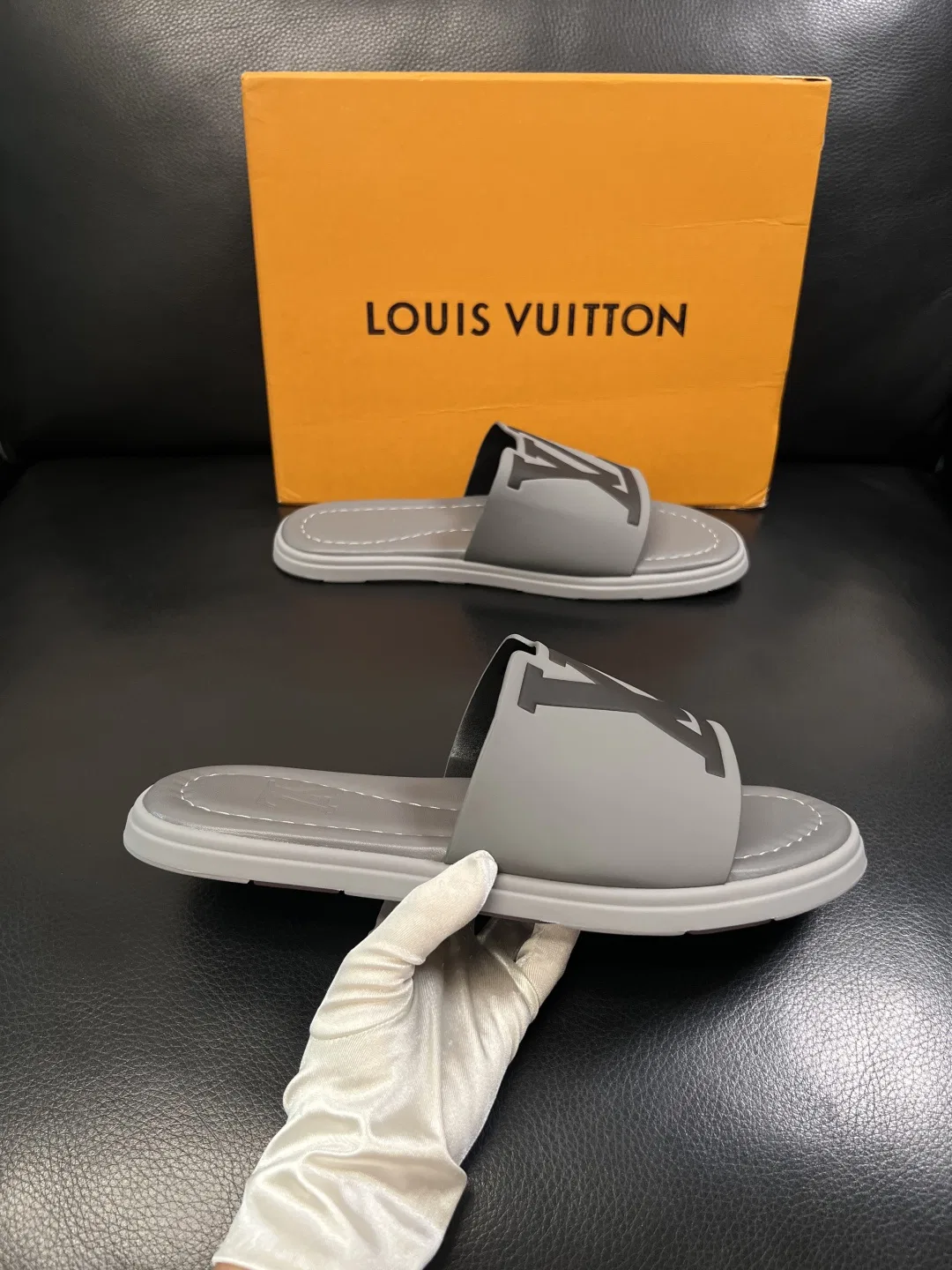 LV 27FW QVUSQNN 048 슬리퍼 12