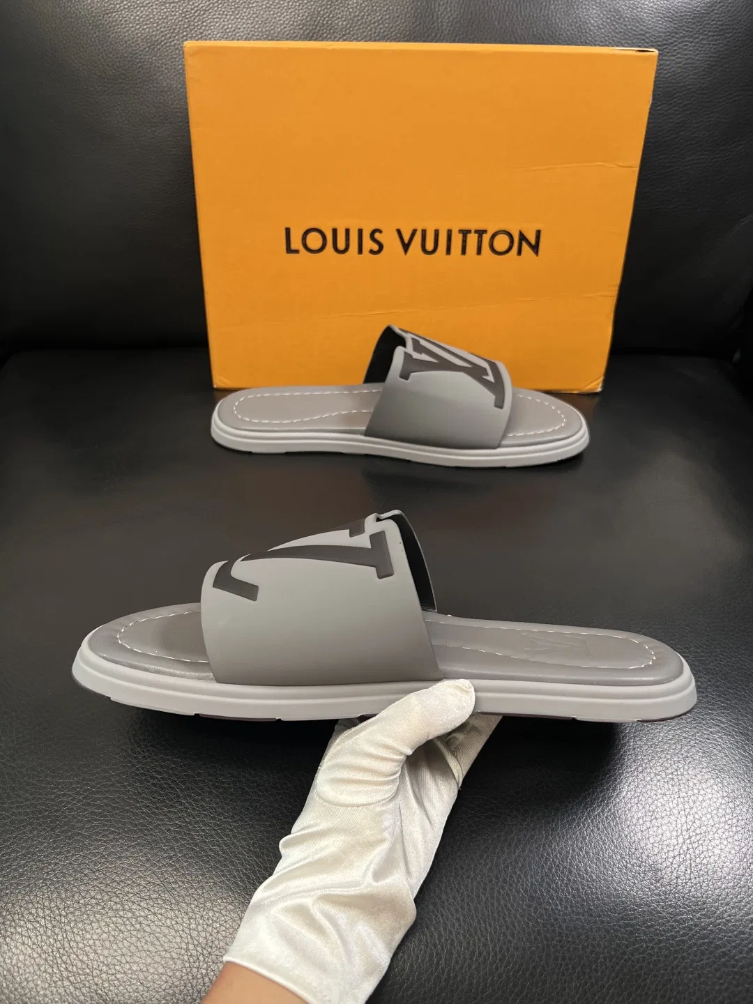 LV 27FW QVUSQNN 048 슬리퍼 13