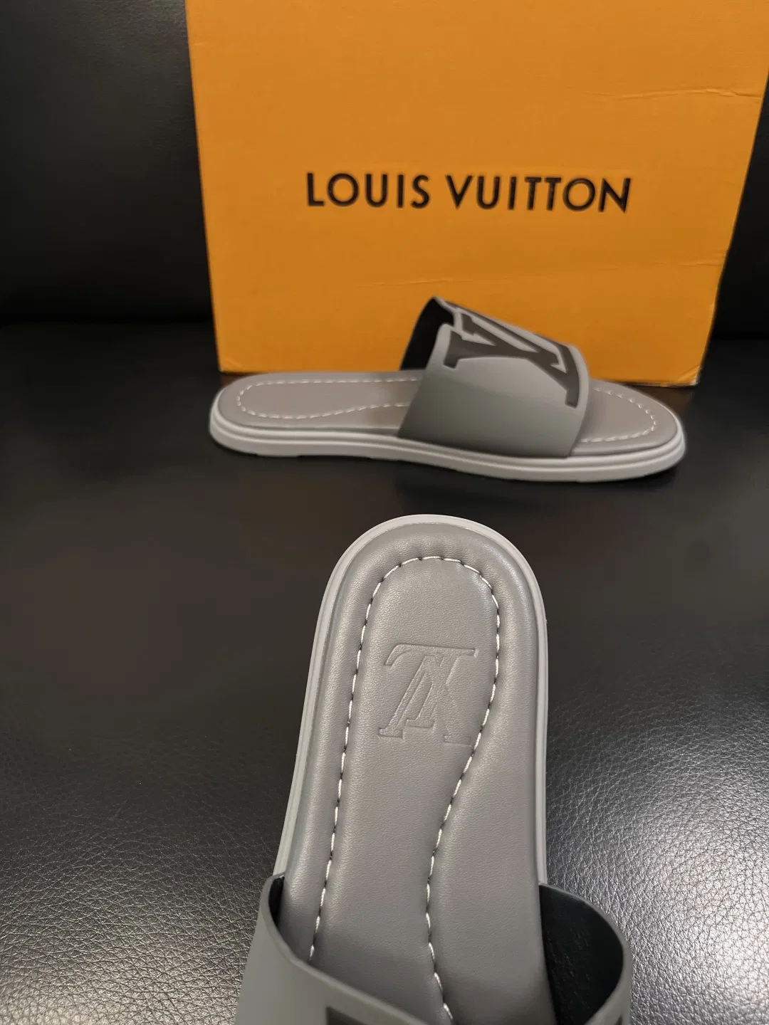 LV 27FW QVUSQNN 048 슬리퍼 15