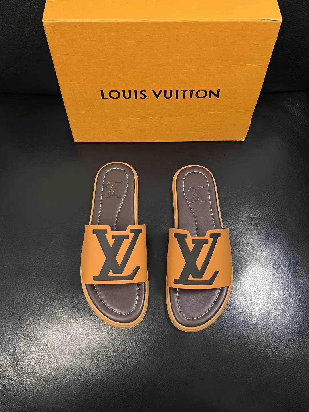 LV 27FW QVUSQNN 048 슬리퍼 19