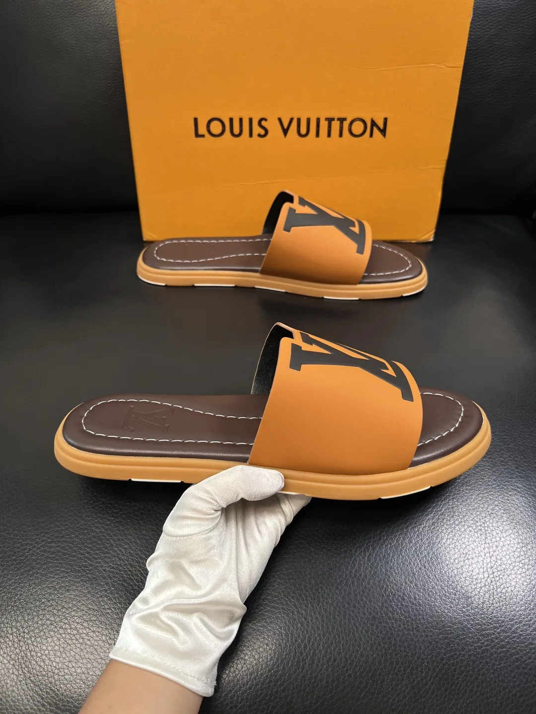 LV 27FW QVUSQNN 048 슬리퍼 20