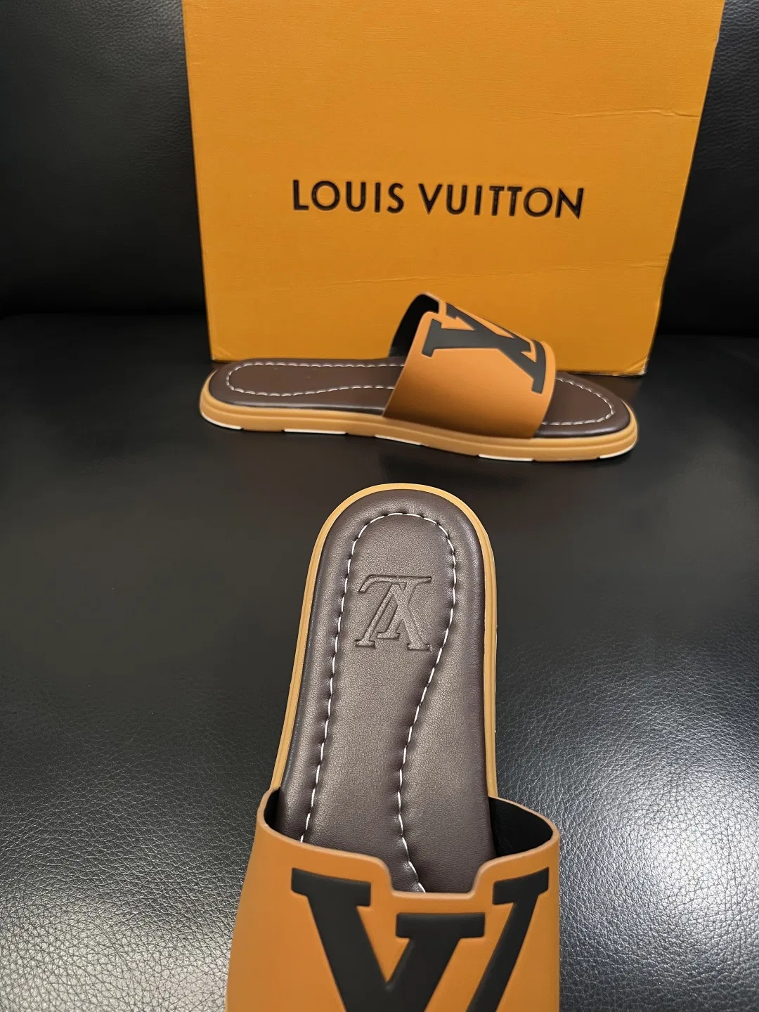 LV 27FW QVUSQNN 048 슬리퍼 23