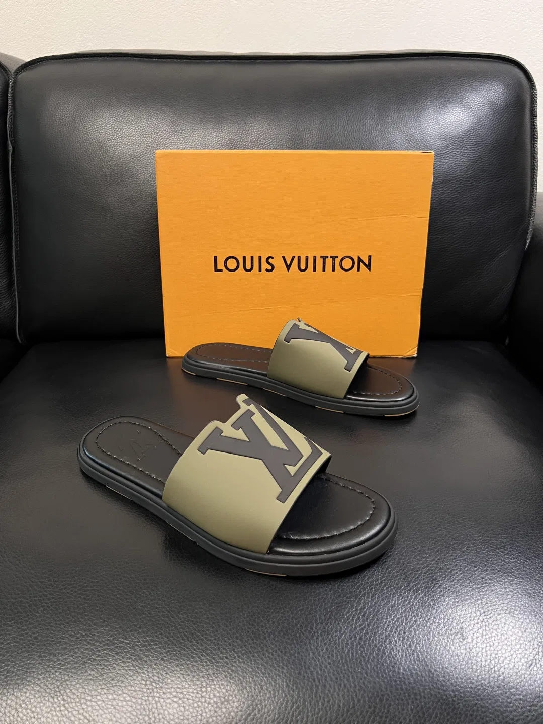LV 27FW QVUSQNN 048 슬리퍼 25
