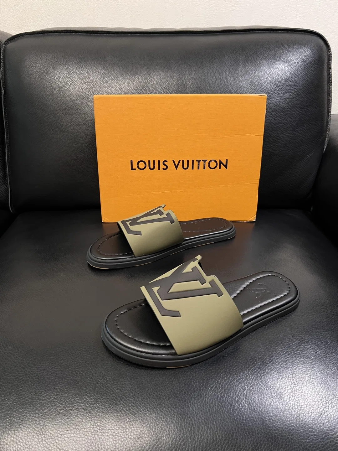LV 27FW QVUSQNN 048 슬리퍼 26